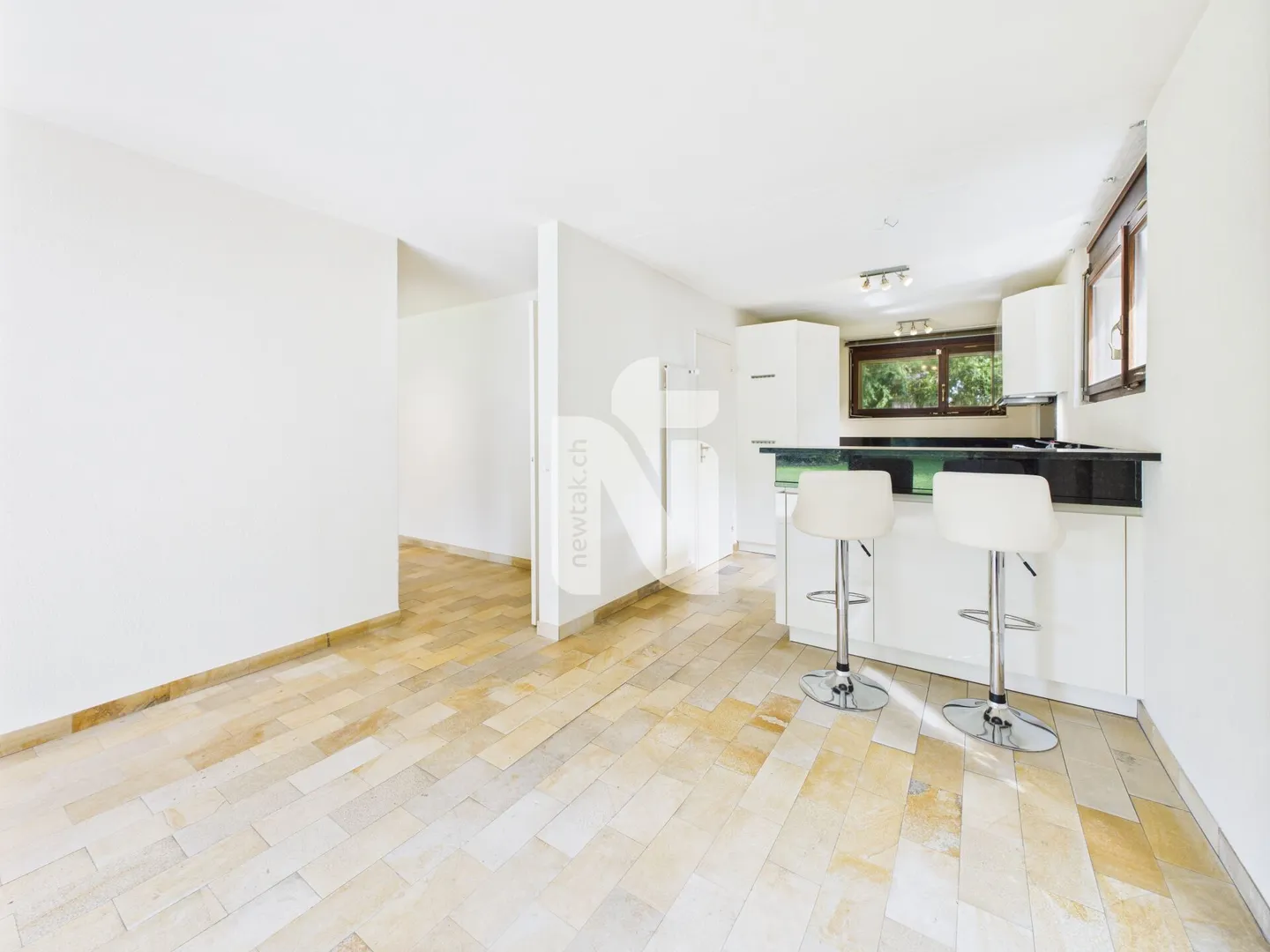 Detached 6.5-room single-family house on four floors with large garden, garage, and wellness area in a quiet, exclusive location on the Bruderholz - Photo 8 of 26