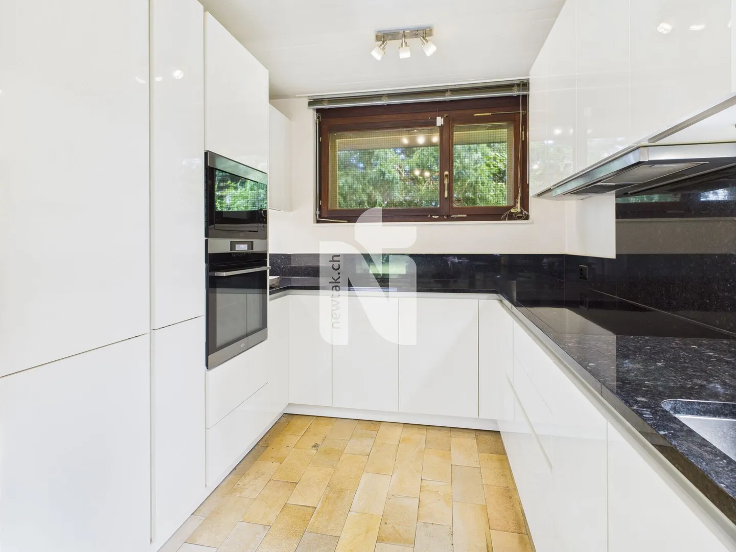 Detached 6.5-room single-family house on four floors with large garden, garage, and wellness area in a quiet, exclusive location on the Bruderholz - Photo 9 of 26