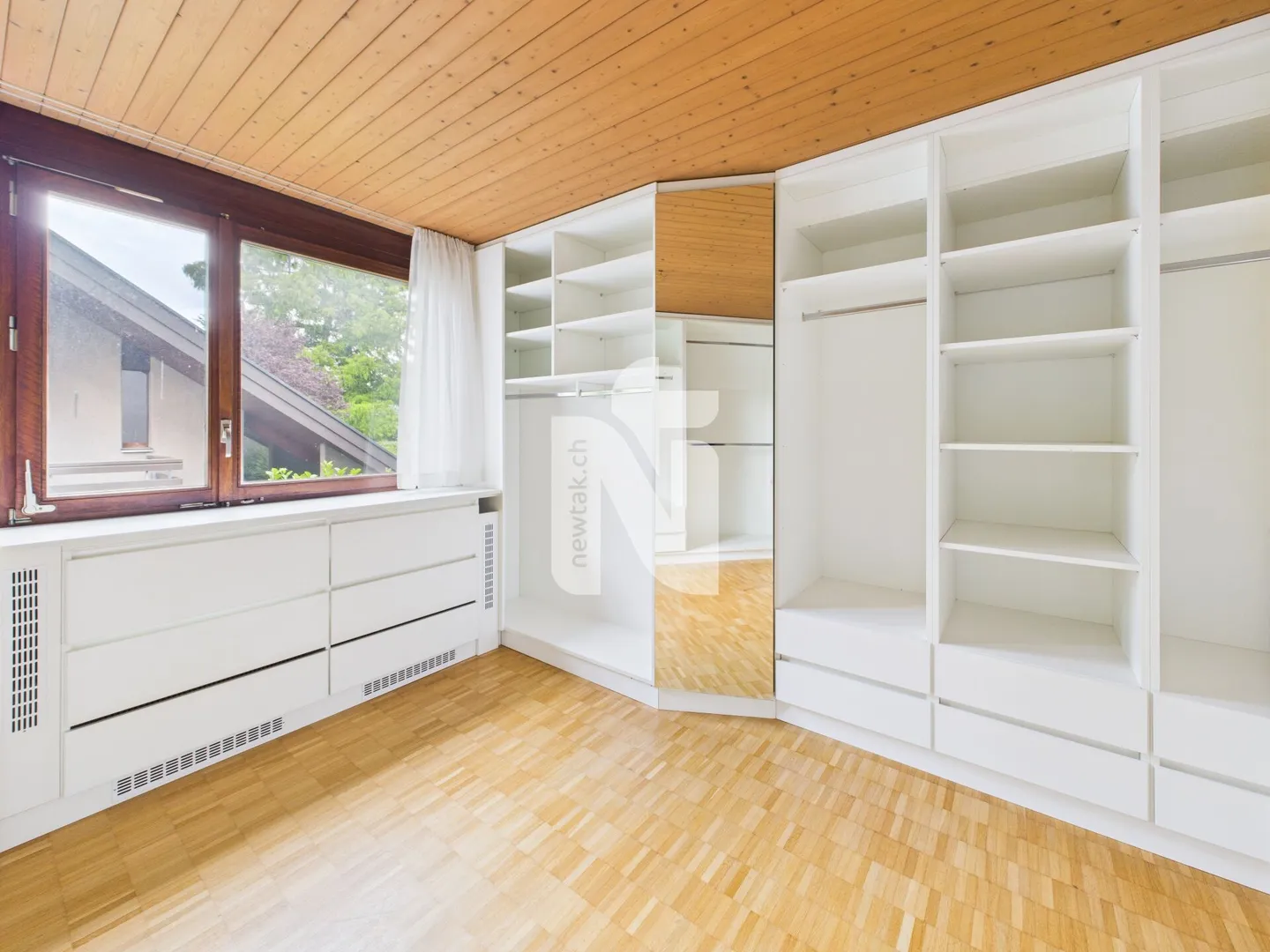 Detached 6.5-room single-family house on four floors with large garden, garage, and wellness area in a quiet, exclusive location on the Bruderholz - Photo 12 of 26