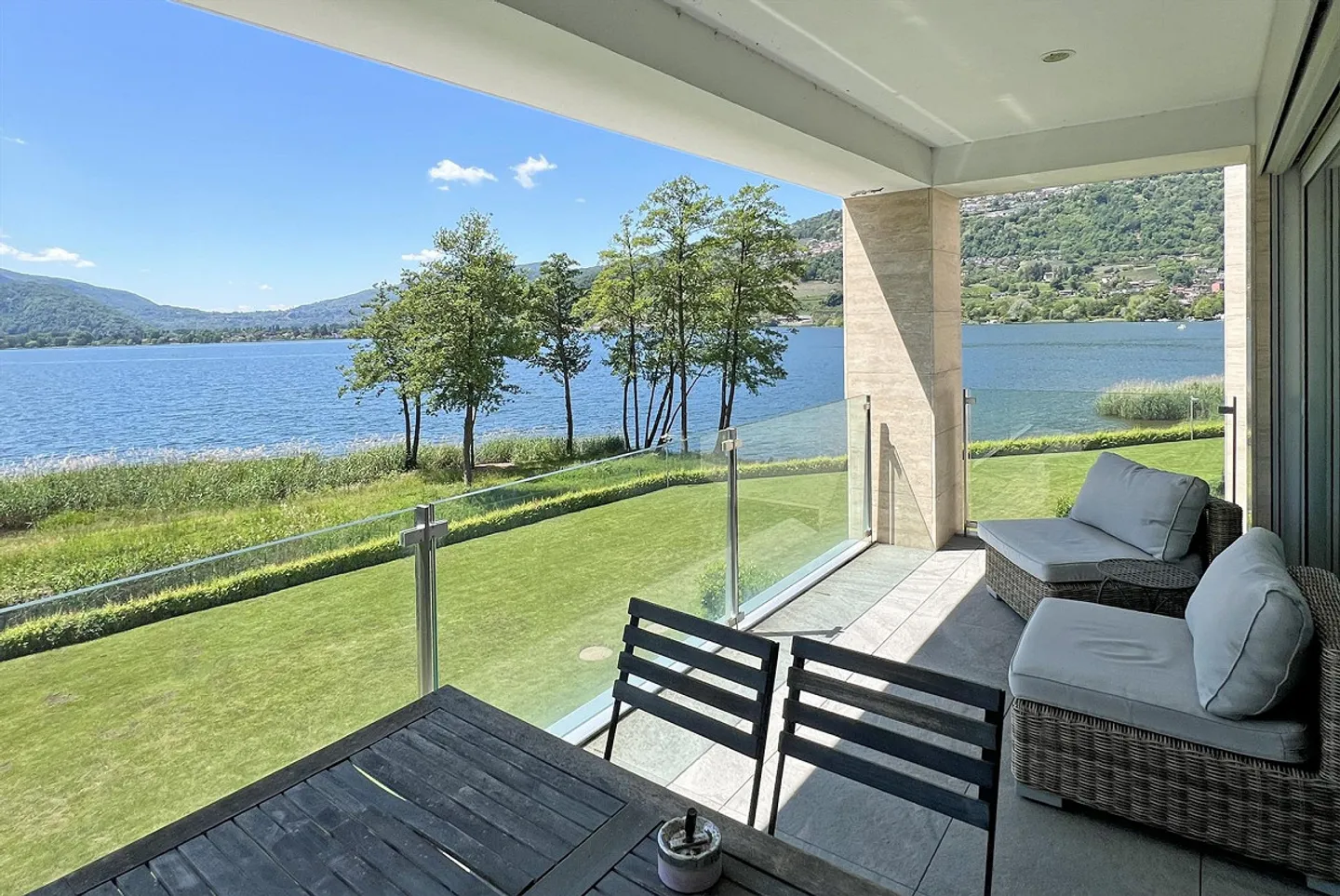 EXCLUSIVE 4.5 ROOM APARTMENT WITH TERRACE AND LAKE VIEW IN MUZZANO - Photo 5 of 13