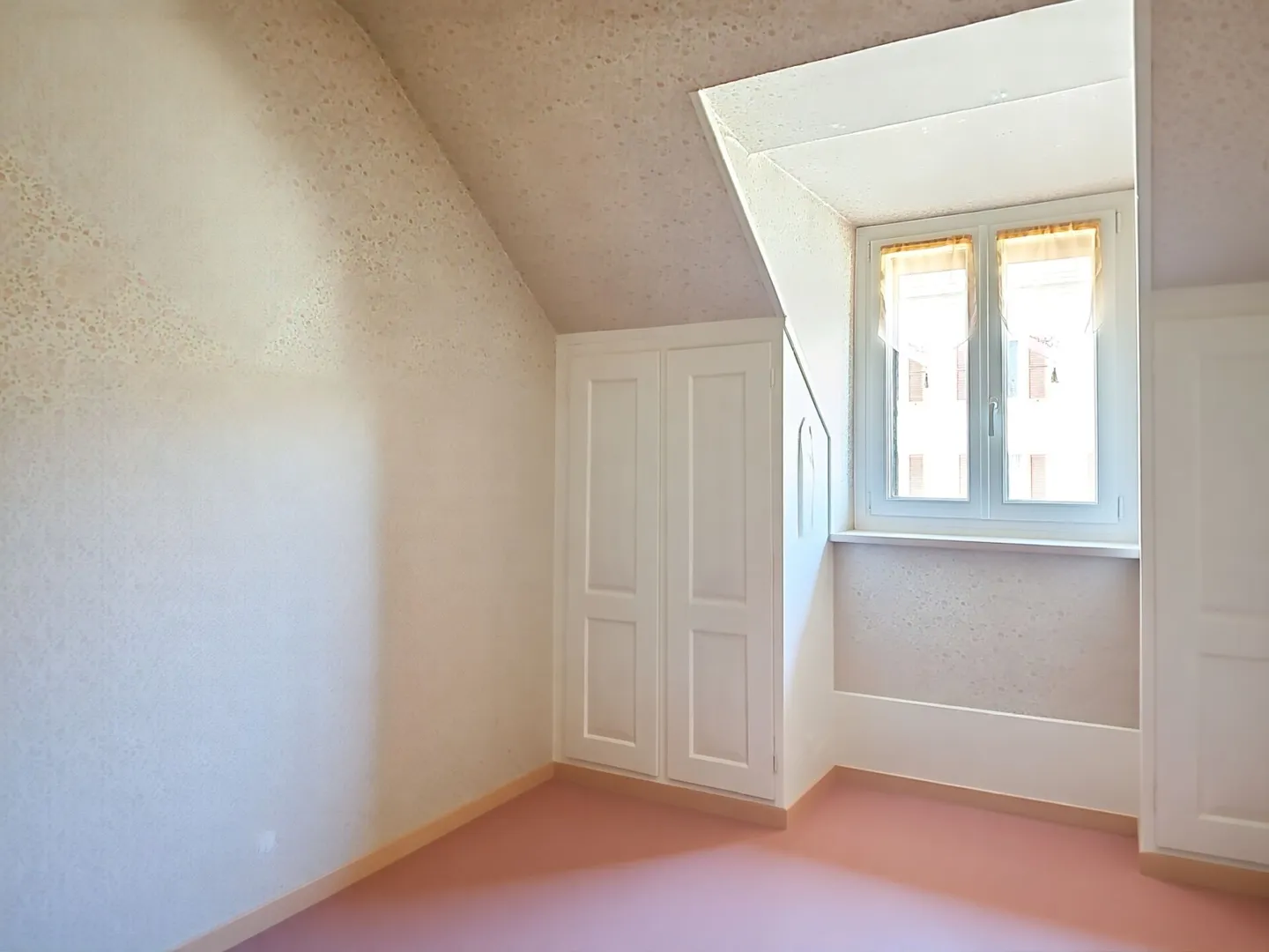 Wundervolles Potenzial für dieses 5-Zimmer-Duplex zur Personalisierung - Foto 8 von 18