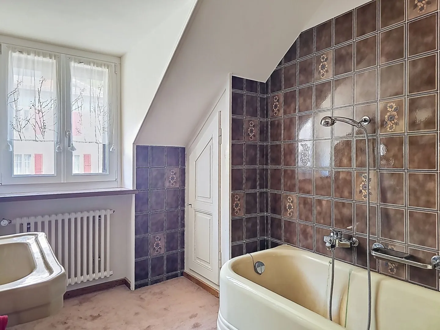 Wundervolles Potenzial für dieses 5-Zimmer-Duplex zur Personalisierung - Foto 10 von 18