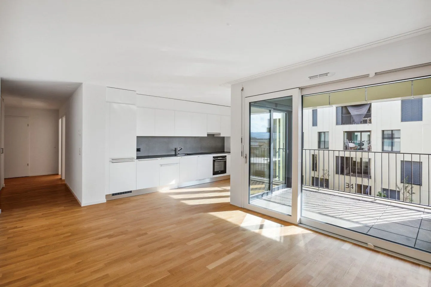 Logement moderne dans quartier récent - Photo 2 of 7