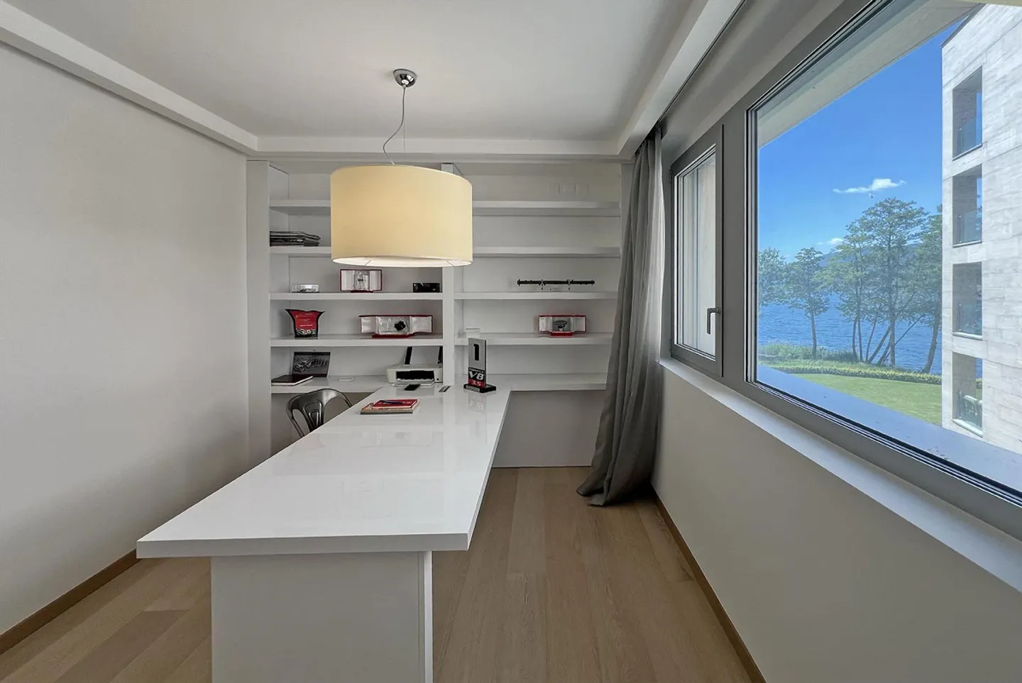 EXCLUSIVE 4.5 ROOM APARTMENT WITH TERRACE AND LAKE VIEW IN MUZZANO - Photo 7 of 13