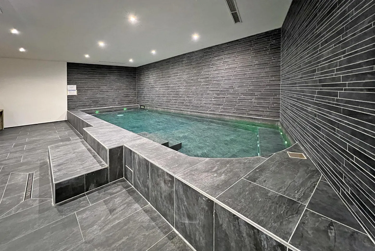 EXCLUSIVE 4.5 ROOM APARTMENT WITH TERRACE AND LAKE VIEW IN MUZZANO - Photo 13 of 13