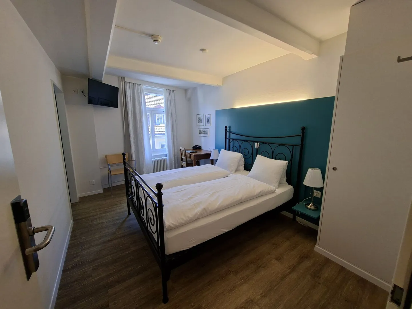 Belle chambre meublée avec salle de bain privée dans la vieille ville, 3ème étage chambre 302 - Photo 1 sur 10