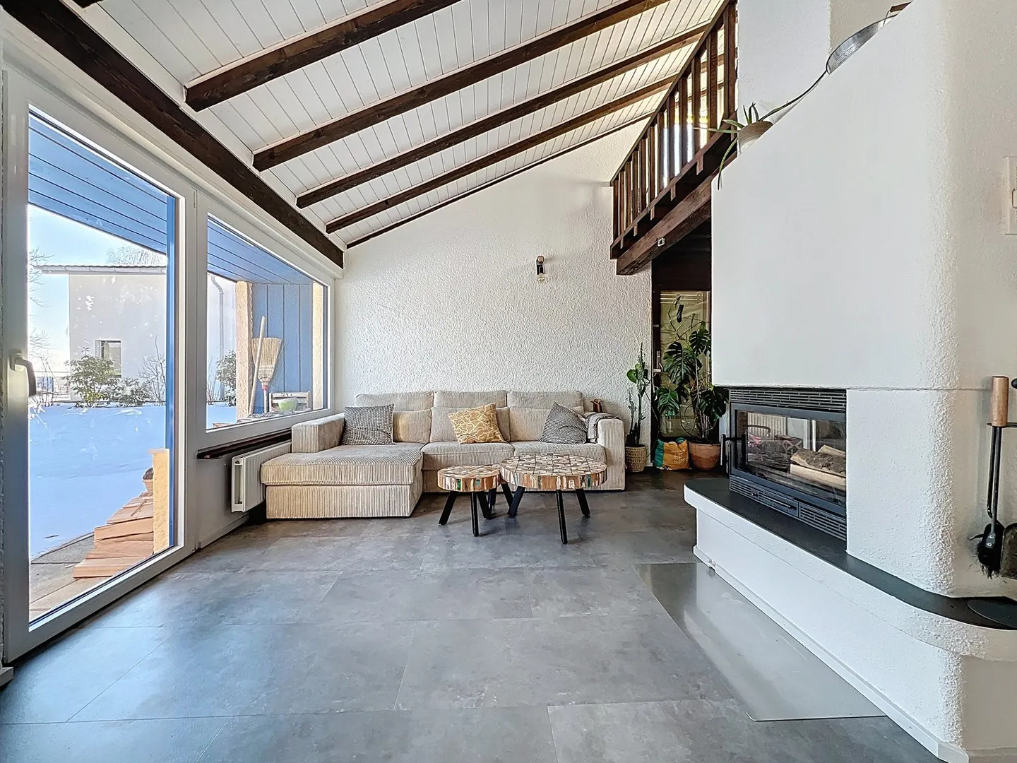 Villa with 5.5 rooms and separate living area – Chézard-Saint-Martin - Photo 1 of 14