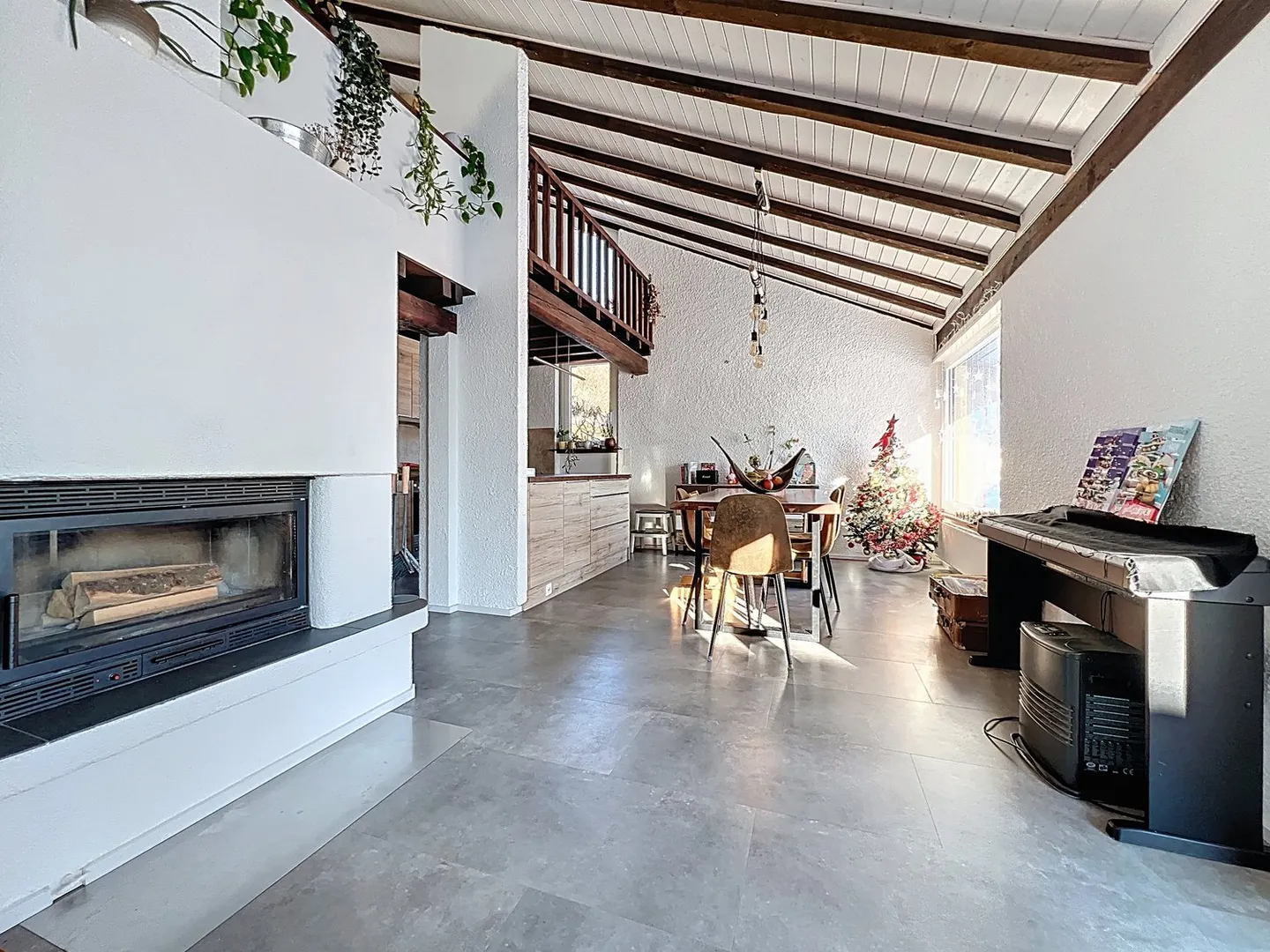 Villa with 5.5 rooms and separate living area – Chézard-Saint-Martin - Photo 2 of 14