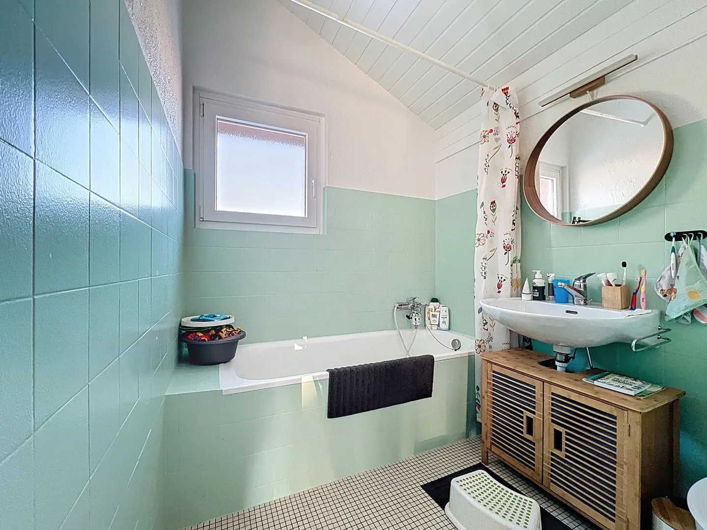 Villa with 5.5 rooms and separate living area – Chézard-Saint-Martin - Photo 8 of 14