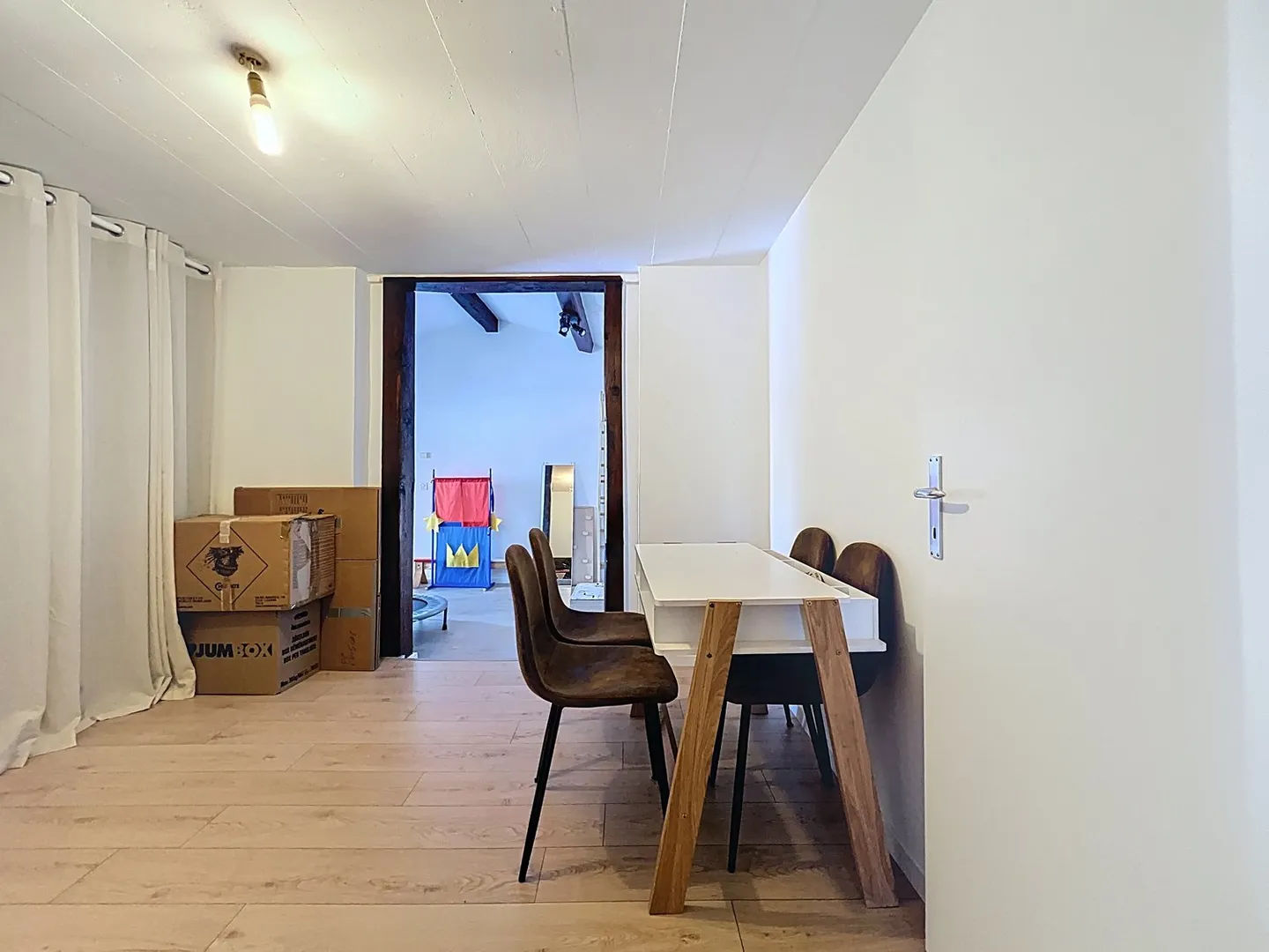 Villa with 5.5 rooms and separate living area – Chézard-Saint-Martin - Photo 9 of 14