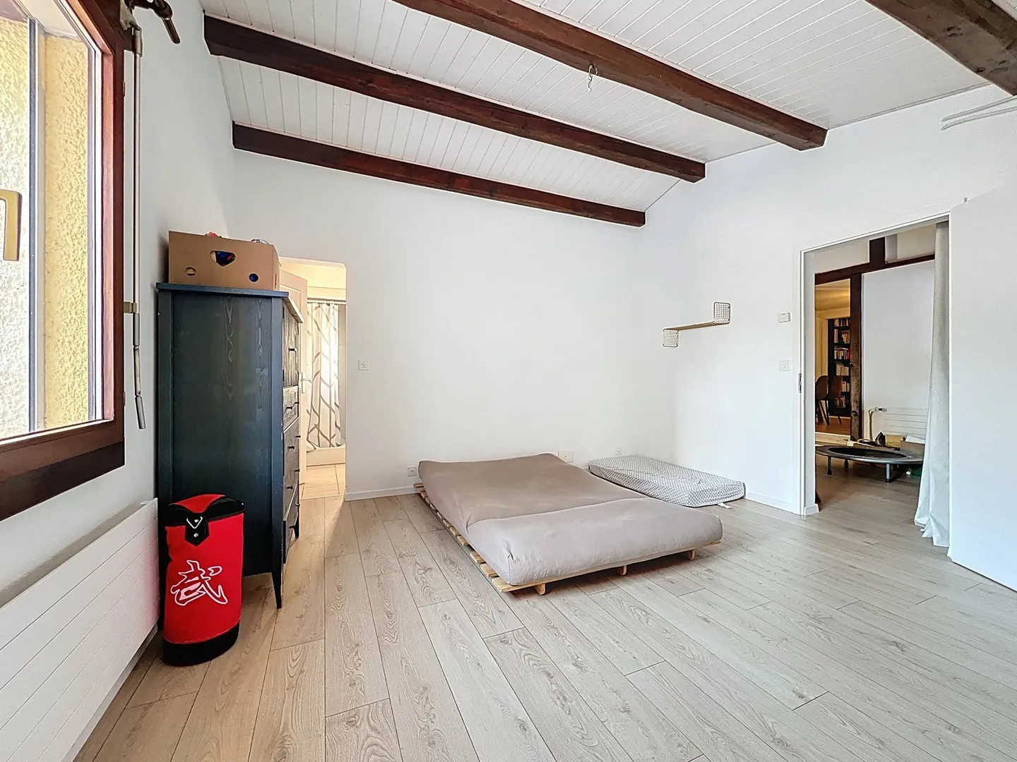 Villa with 5.5 rooms and separate living area – Chézard-Saint-Martin - Photo 10 of 14