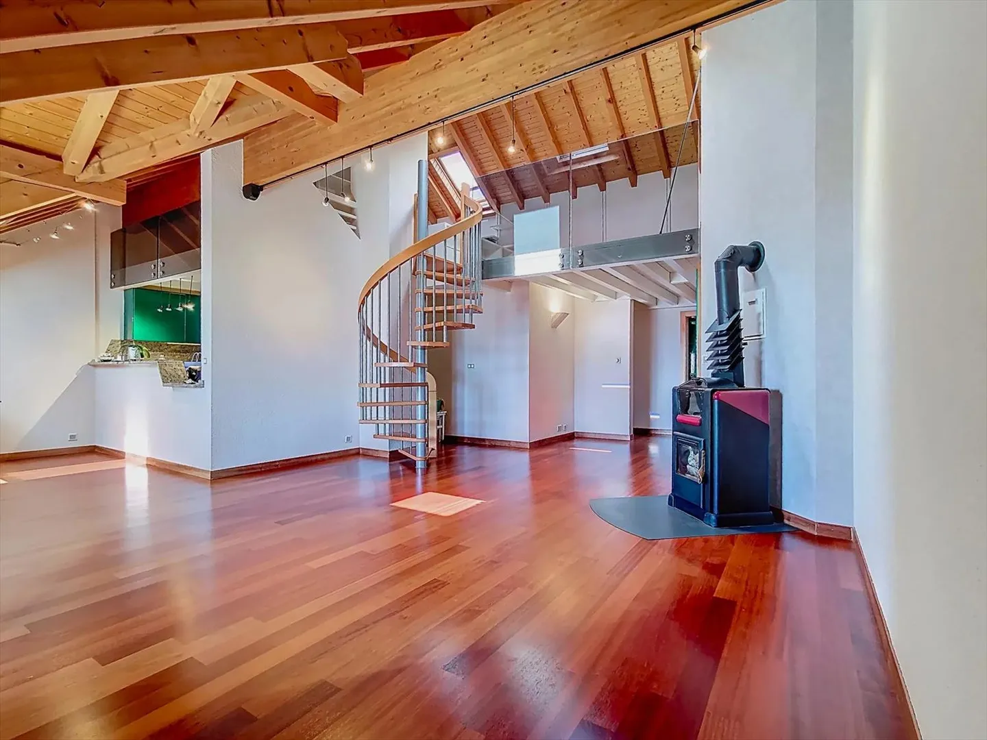 Charmanter Duplex 4.5 Zimmer mit Galerie! - Foto 3 von 10