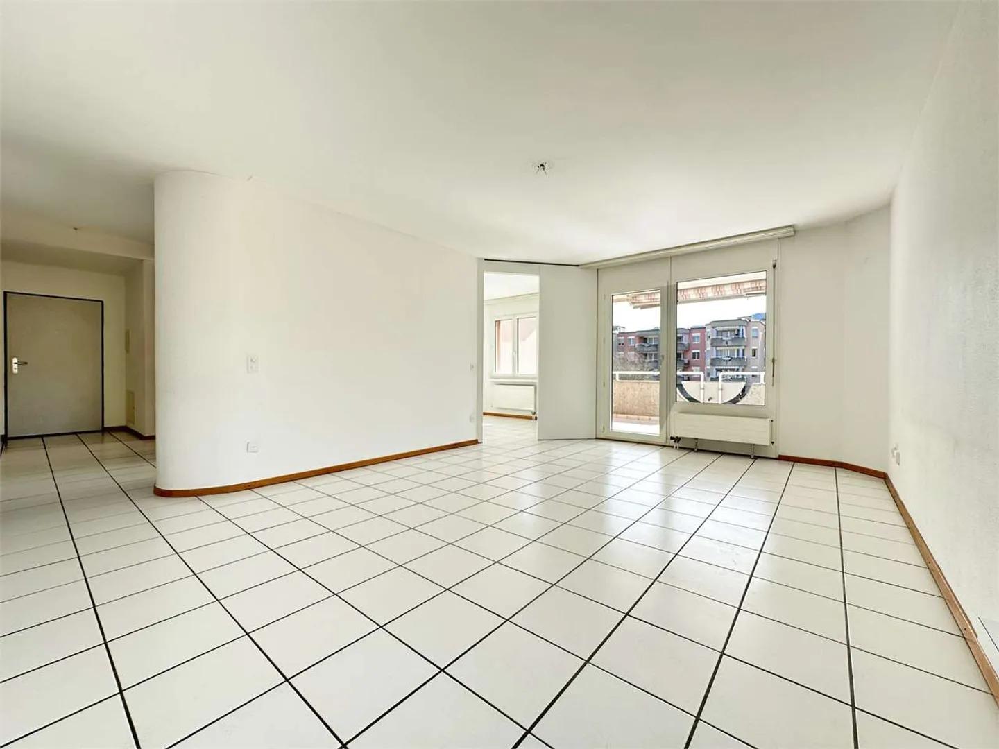 Spacious Apartment in Breganzona - Photo 2 of 11