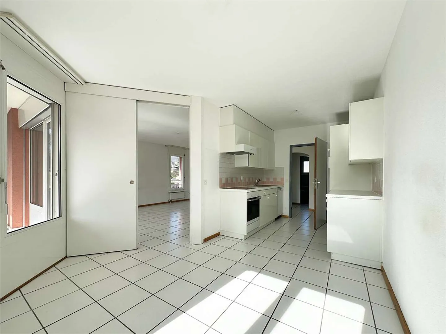 Spacious Apartment in Breganzona - Photo 3 of 11