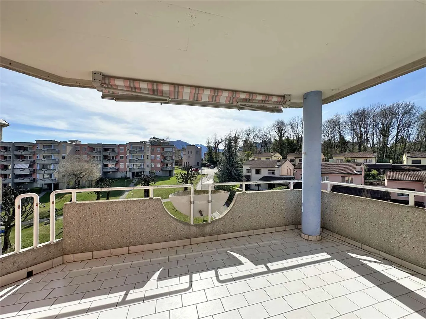 Spacious Apartment in Breganzona - Photo 10 of 11