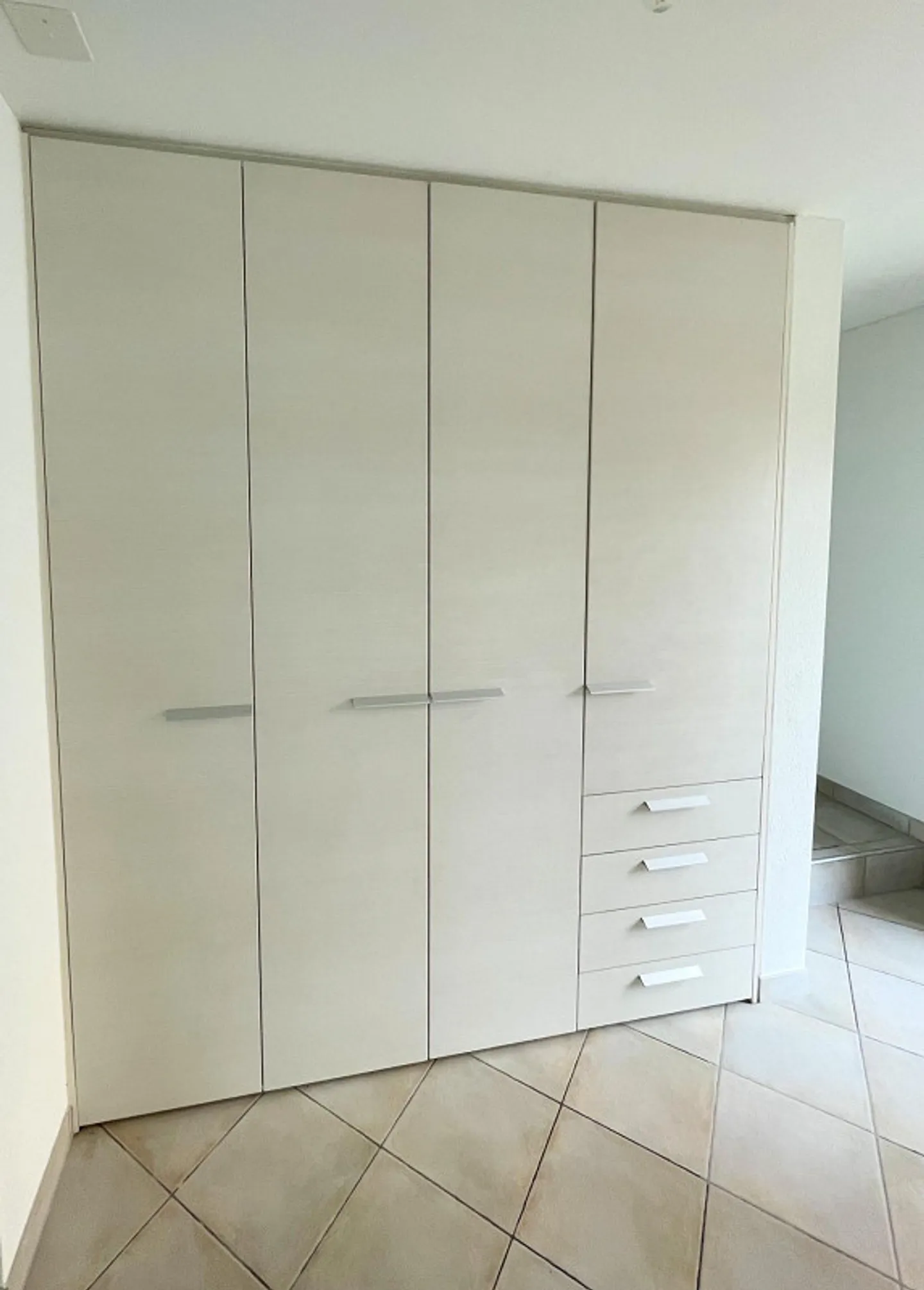 Spacious completely renovated villa in a convenient and quiet area - Photo 8 of 14