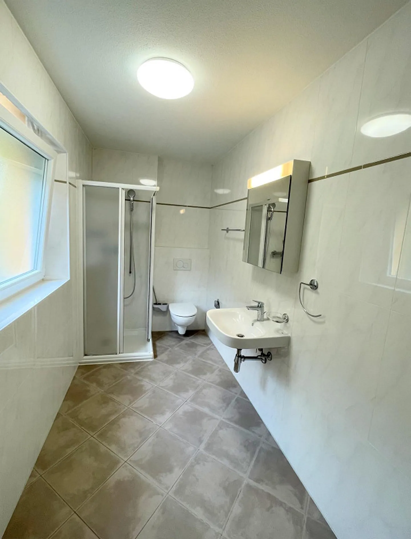 Spacious completely renovated villa in a convenient and quiet area - Photo 9 of 14