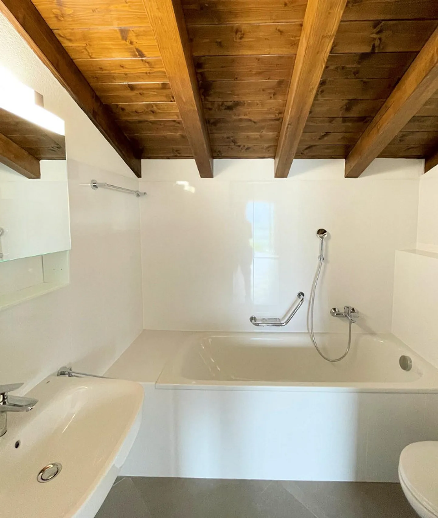 Spacious completely renovated villa in a convenient and quiet area - Photo 11 of 14