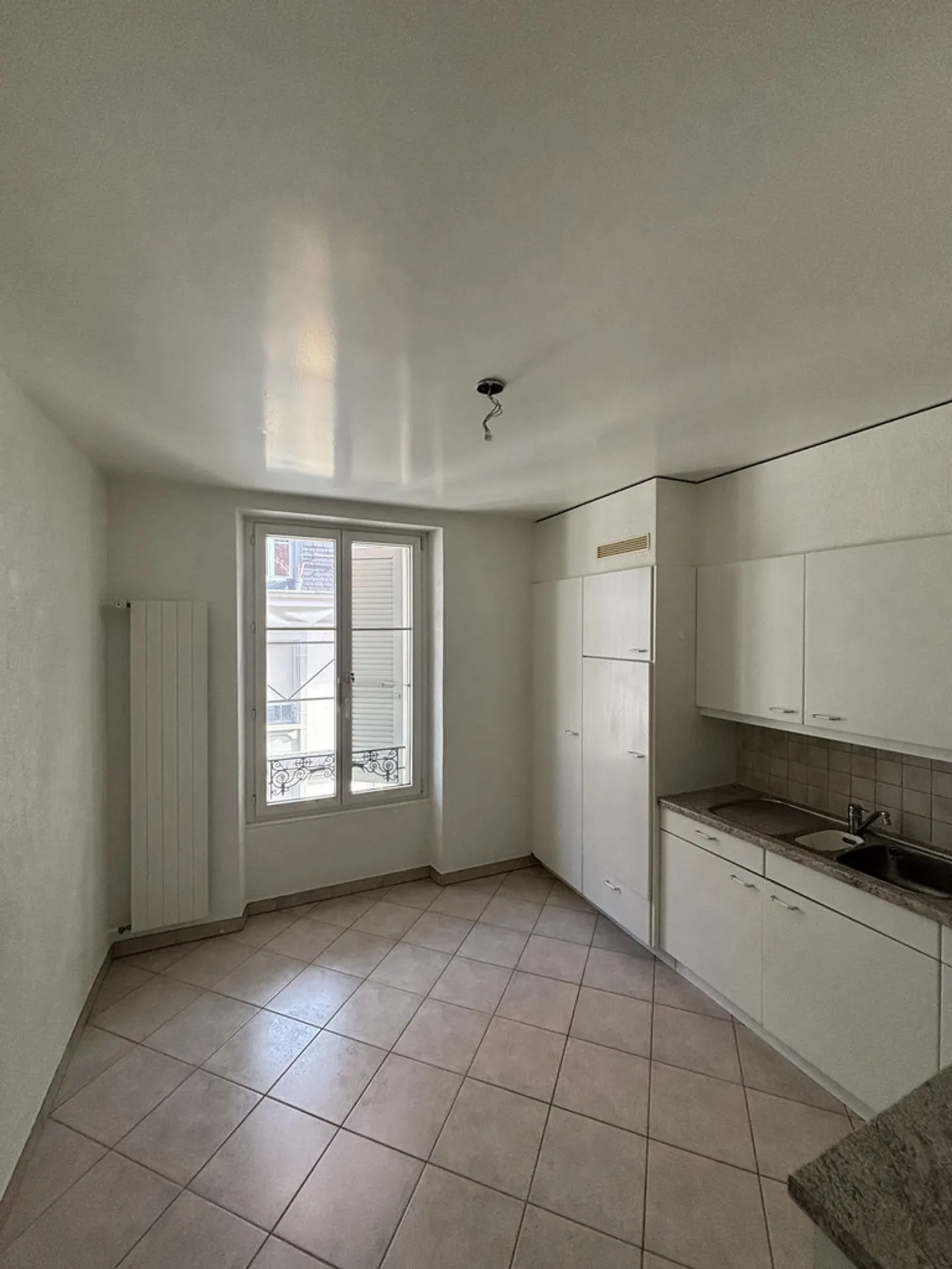 Beautiful apartment in the attic located at 15 Maupas Street - Photo 3 of 8