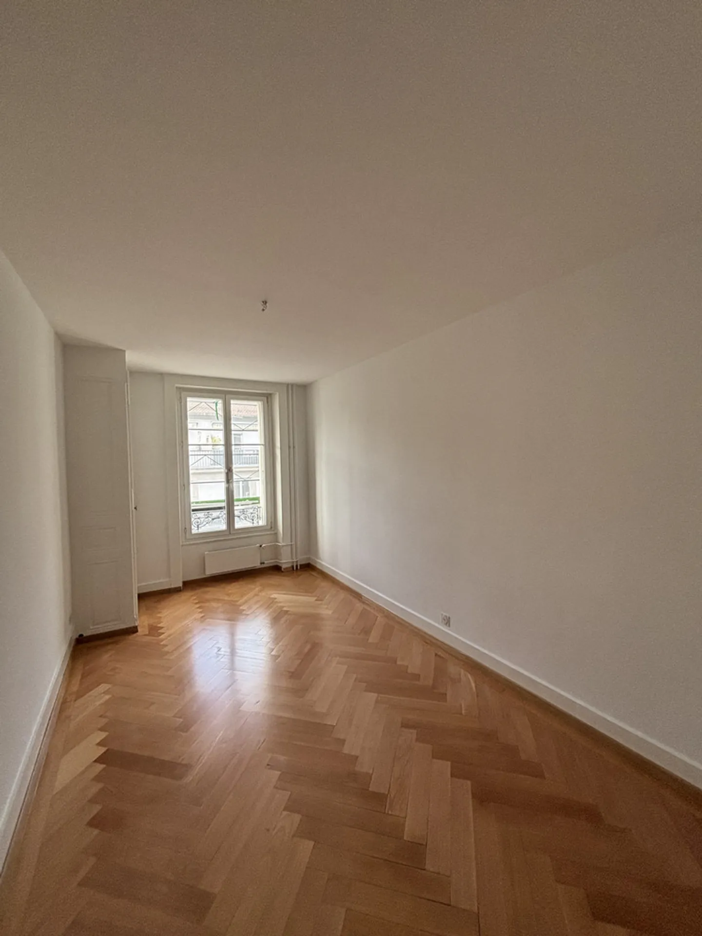 Beautiful apartment in the attic located at 15 Maupas Street - Photo 6 of 8