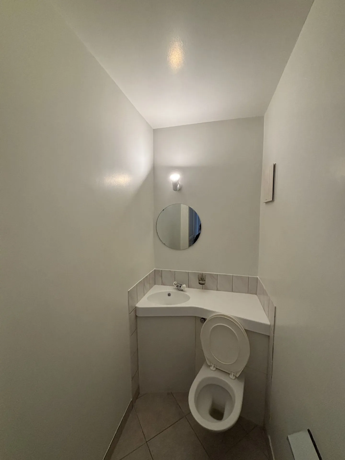 Beautiful apartment in the attic located at 15 Maupas Street - Photo 8 of 8