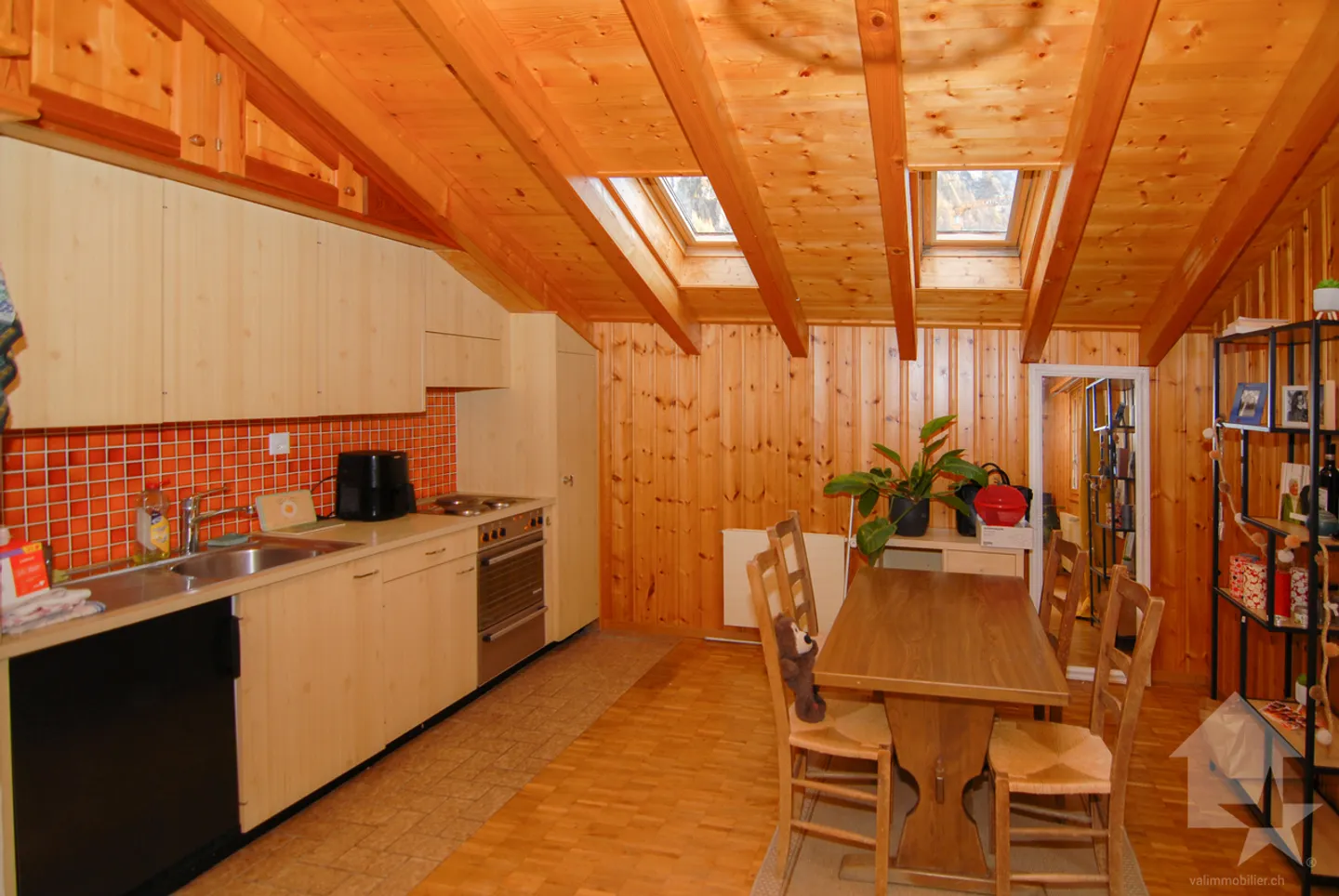 Magnifico ristorante nel centro di Evolène con appartamento separato - Foto 9 di 18