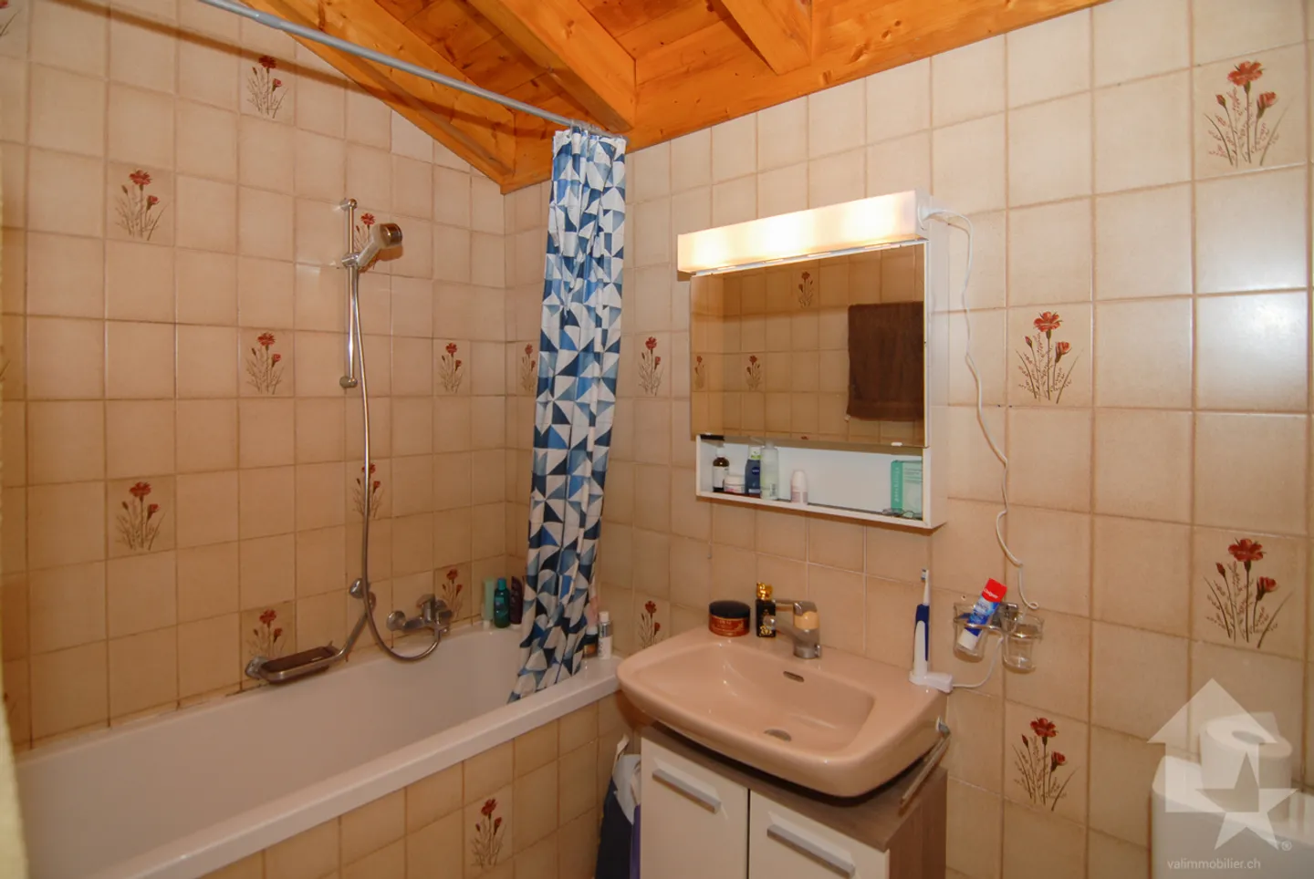 Magnifico ristorante nel centro di Evolène con appartamento separato - Foto 14 di 18