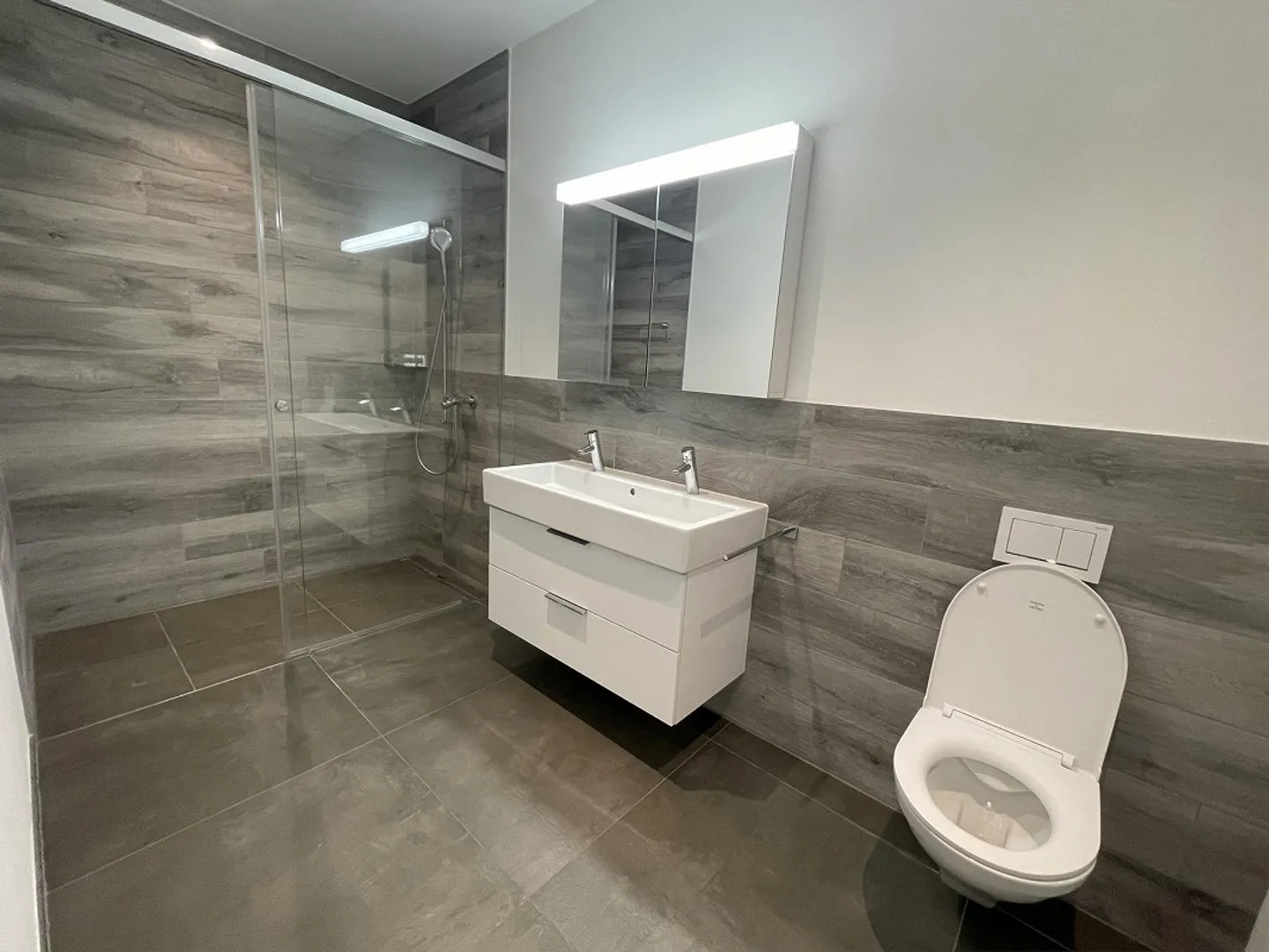 Bella appartamento di 4.5 stanze a Nänikon - Foto 8 di 12