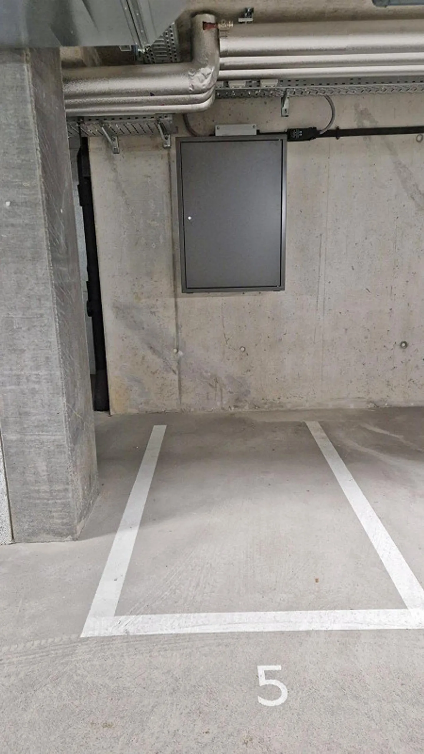 Parking de moto couvert - Photo 1 sur 1