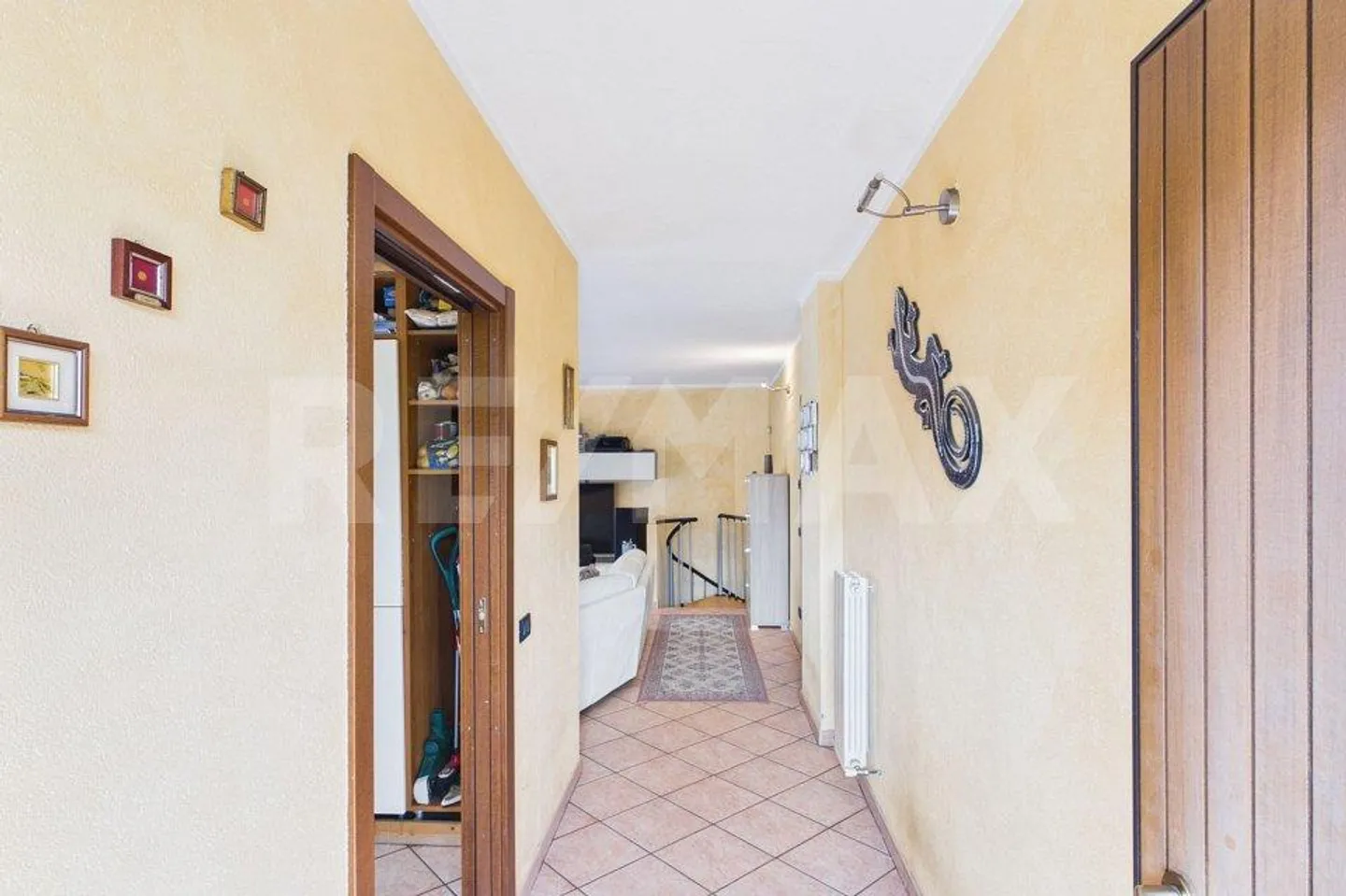 ITALIE-Appartement avec grande terrasse et garage près de la frontière suisse - Photo 8 sur 13