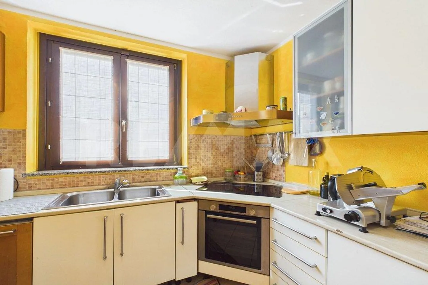 ITALIE-Appartement avec grande terrasse et garage près de la frontière suisse - Photo 10 sur 13