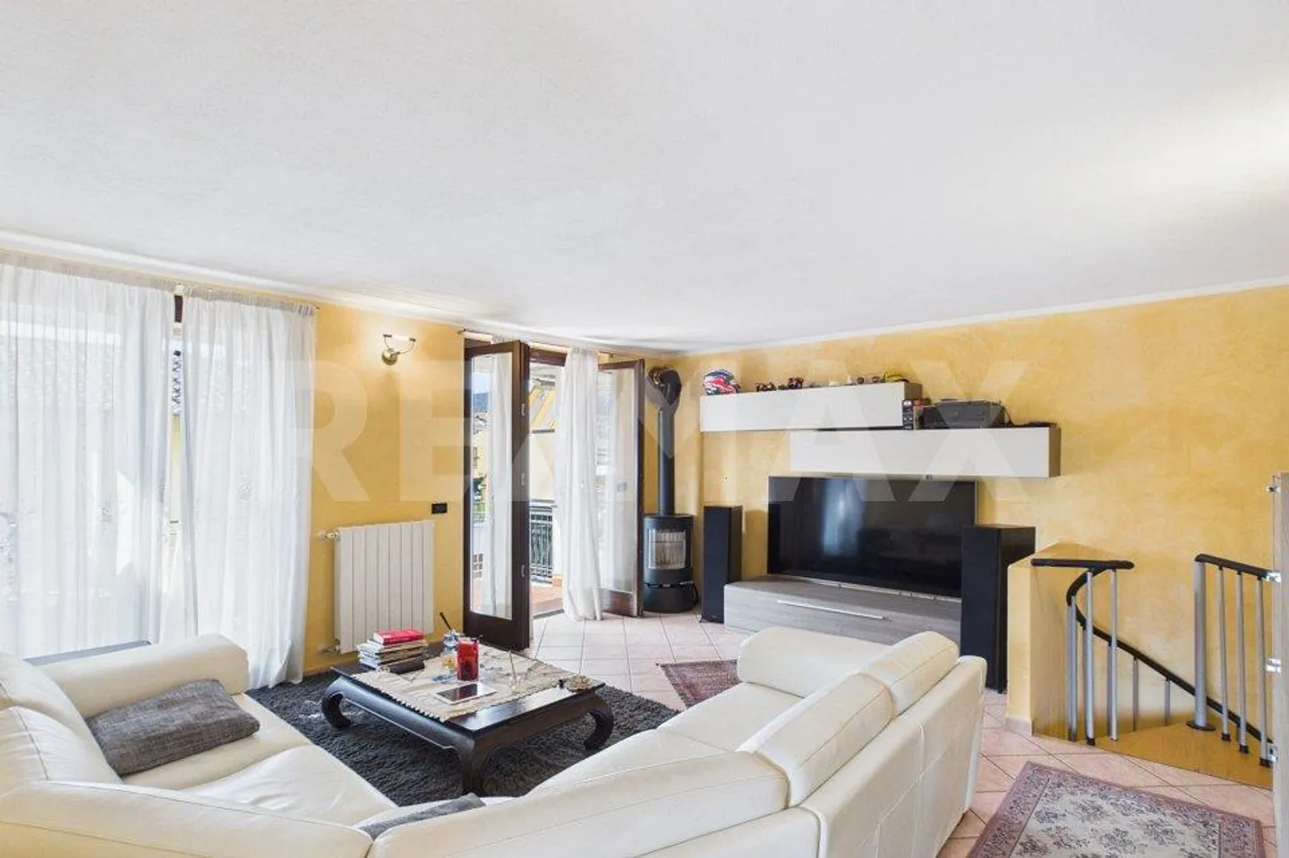 ITALIE-Appartement avec grande terrasse et garage près de la frontière suisse - Photo 11 sur 13