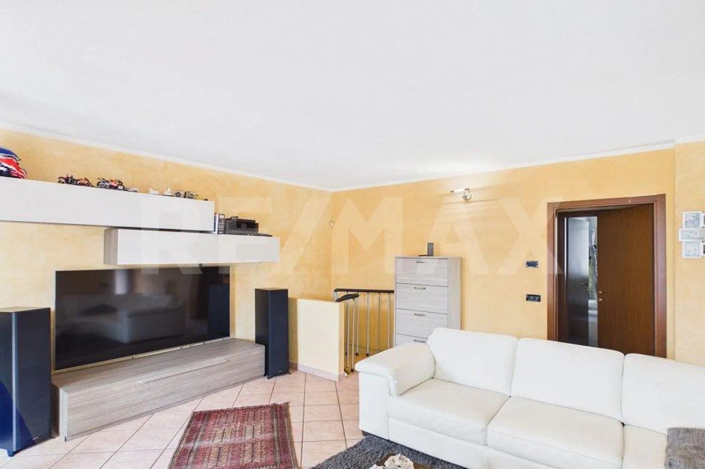 ITALIE-Appartement avec grande terrasse et garage près de la frontière suisse - Photo 12 sur 13
