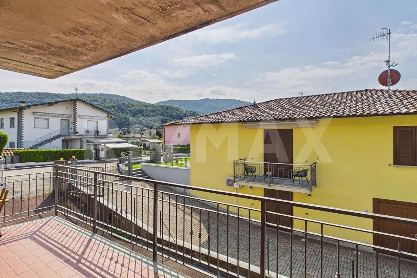 ITALIE-Appartement avec grande terrasse et garage près de la frontière suisse - Photo 13 sur 13