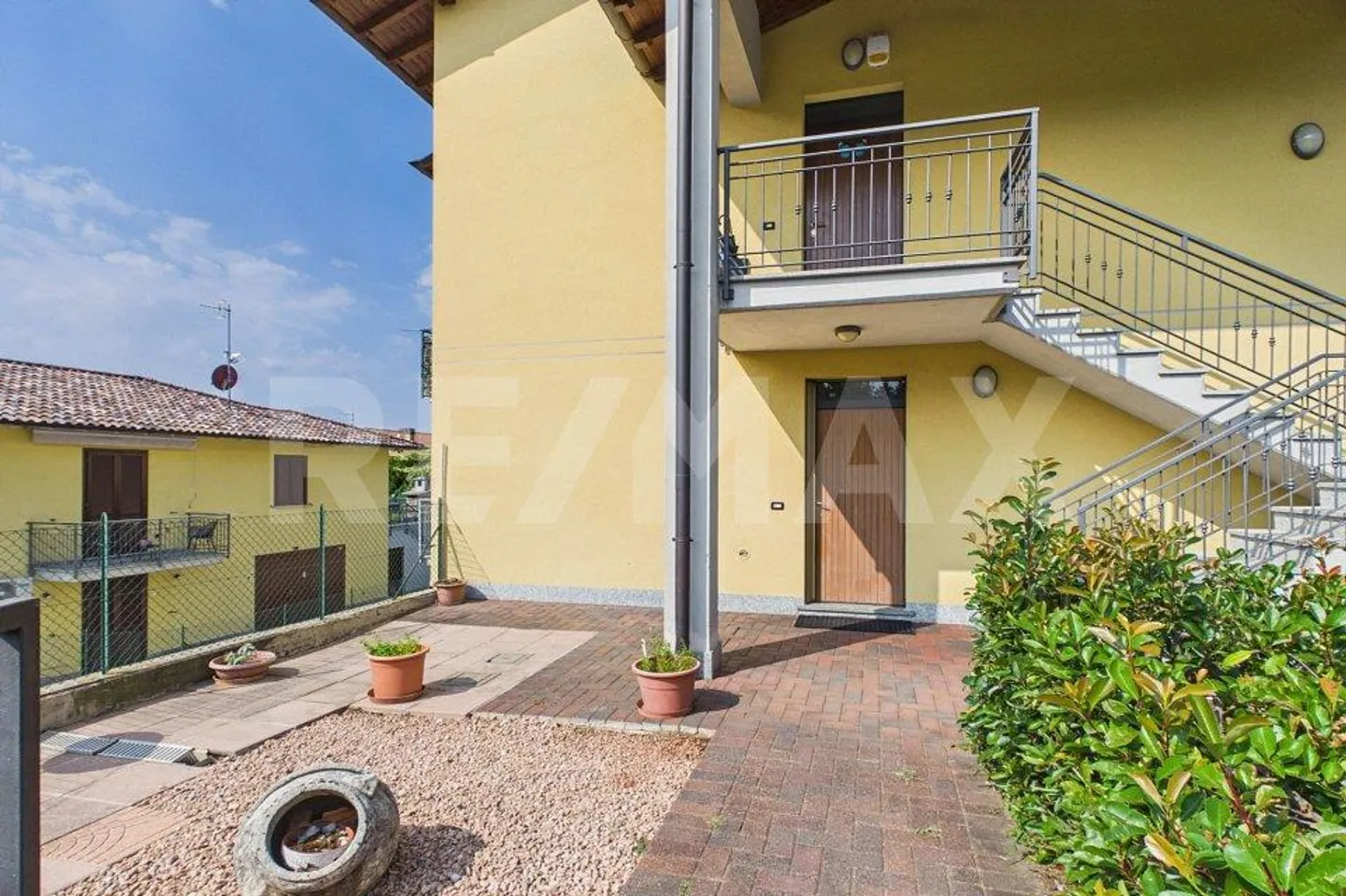 ITALIE-Appartement avec grande terrasse et garage près de la frontière suisse - Photo 5 sur 13
