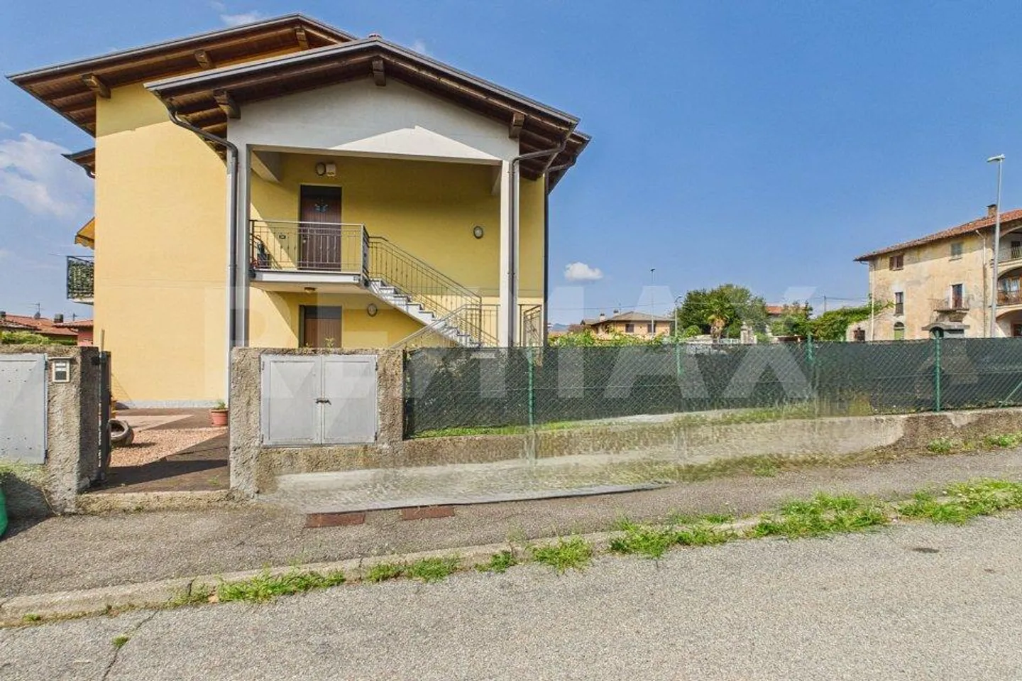ITALIE-Appartement avec grande terrasse et garage près de la frontière suisse - Photo 6 sur 13