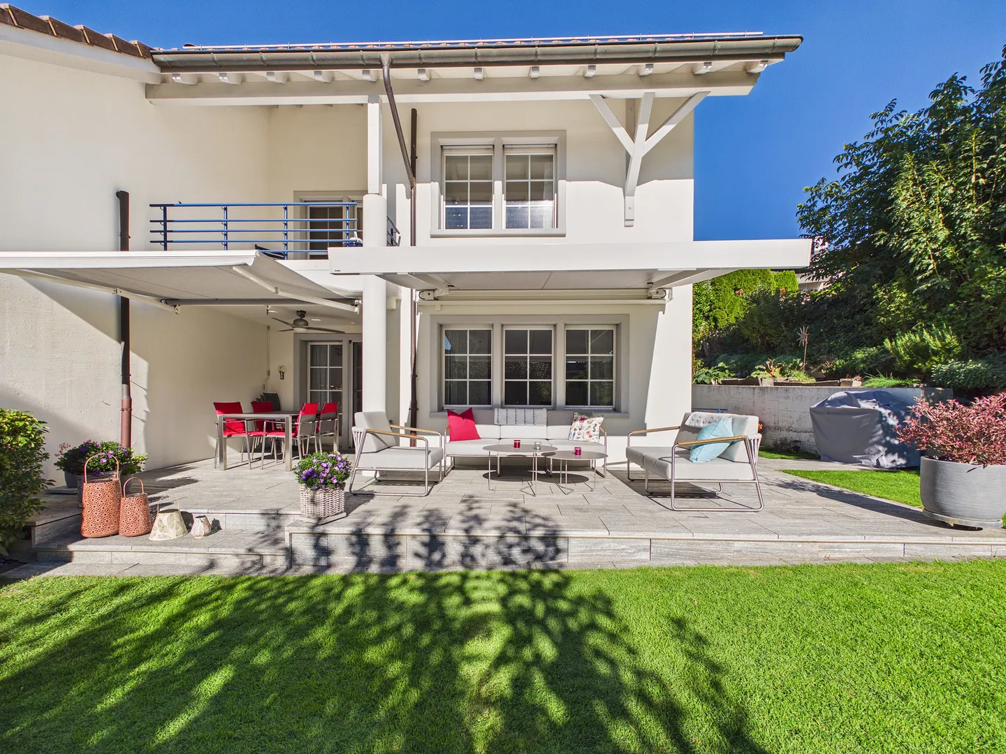 Casa angolare di 6,5 stanze con bel giardino, camino e terrazze in posizione privilegiata - Foto 3 di 8