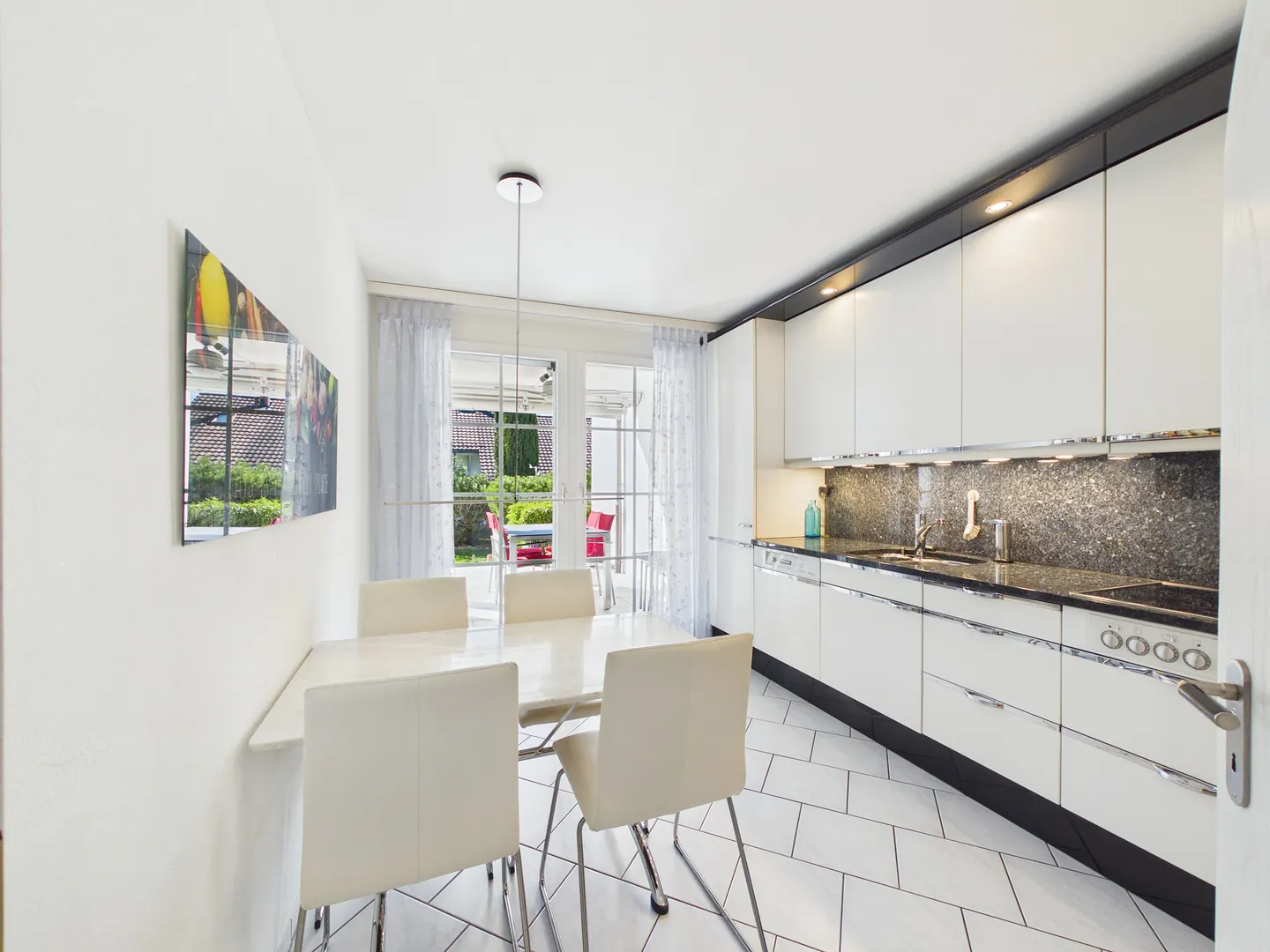 Casa angolare di 6,5 stanze con bel giardino, camino e terrazze in posizione privilegiata - Foto 8 di 8