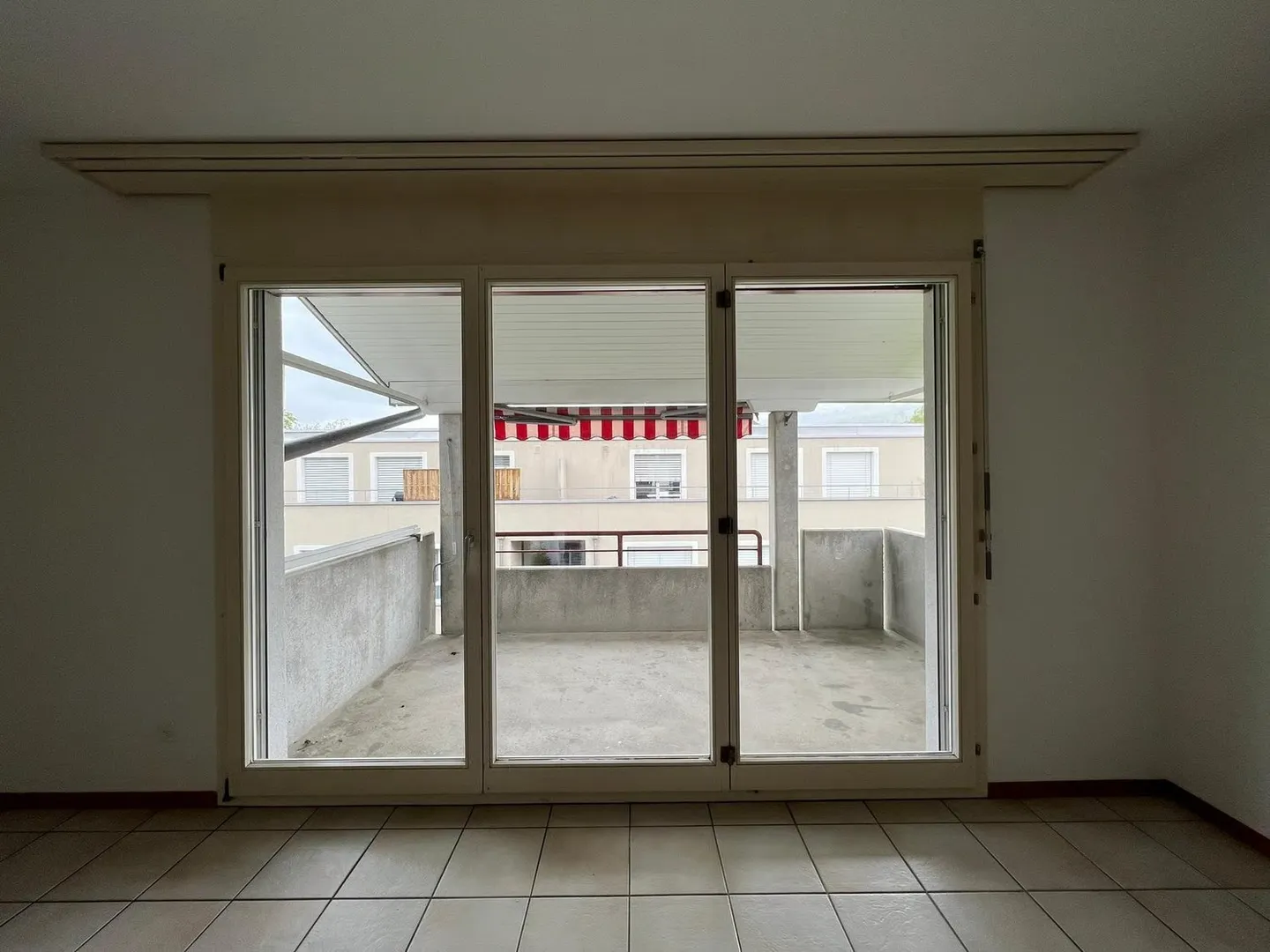 Belle et spacieuse appartement de 3,5 pièces avec nouvelle cuisine - Photo 13 sur 23