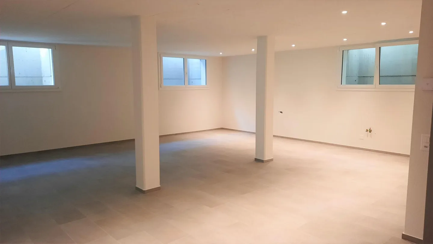 Lostallo, office with private service with shower - Photo 1 of 5