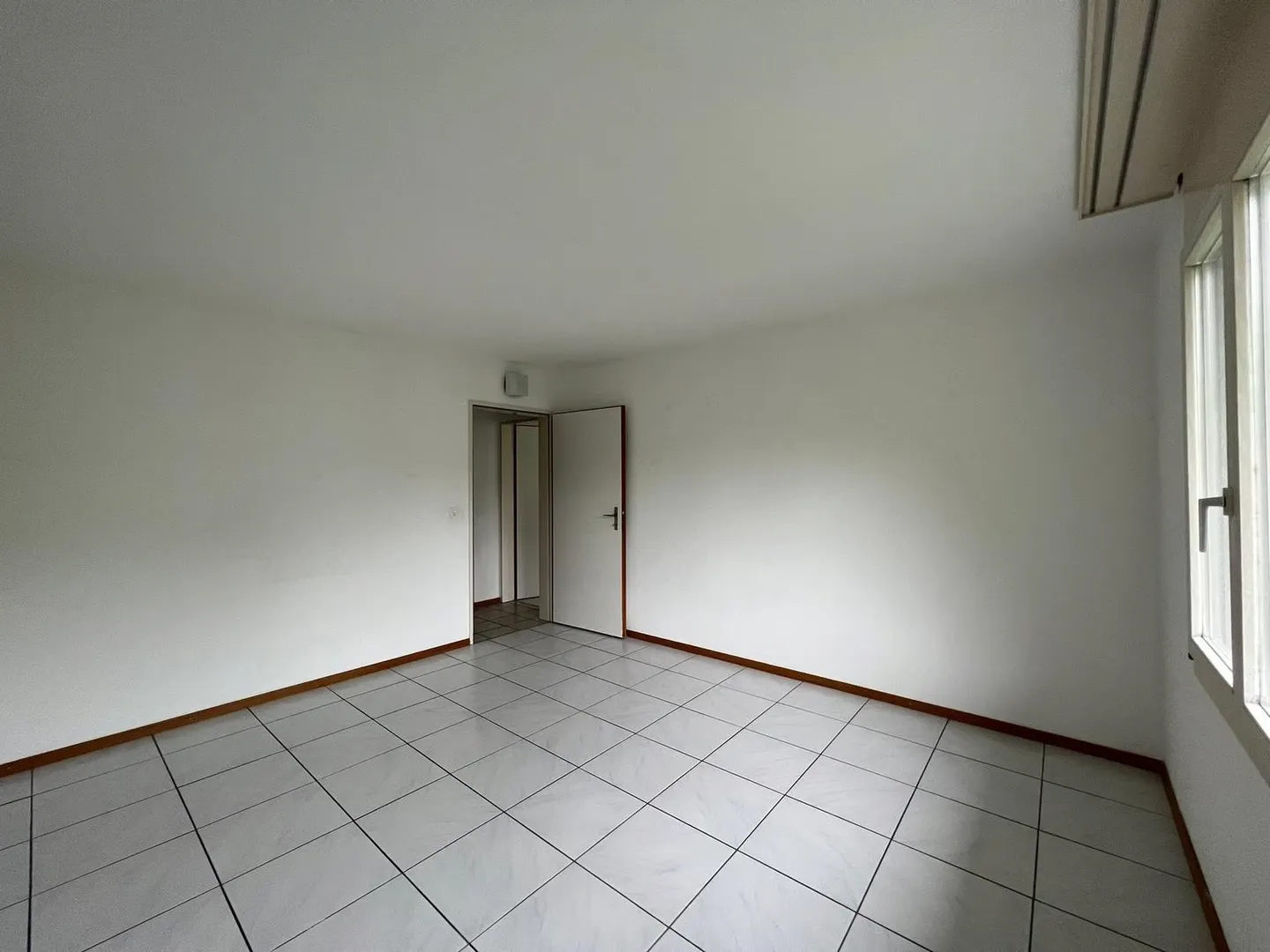 Belle et spacieuse appartement de 3,5 pièces avec nouvelle cuisine - Photo 17 sur 23