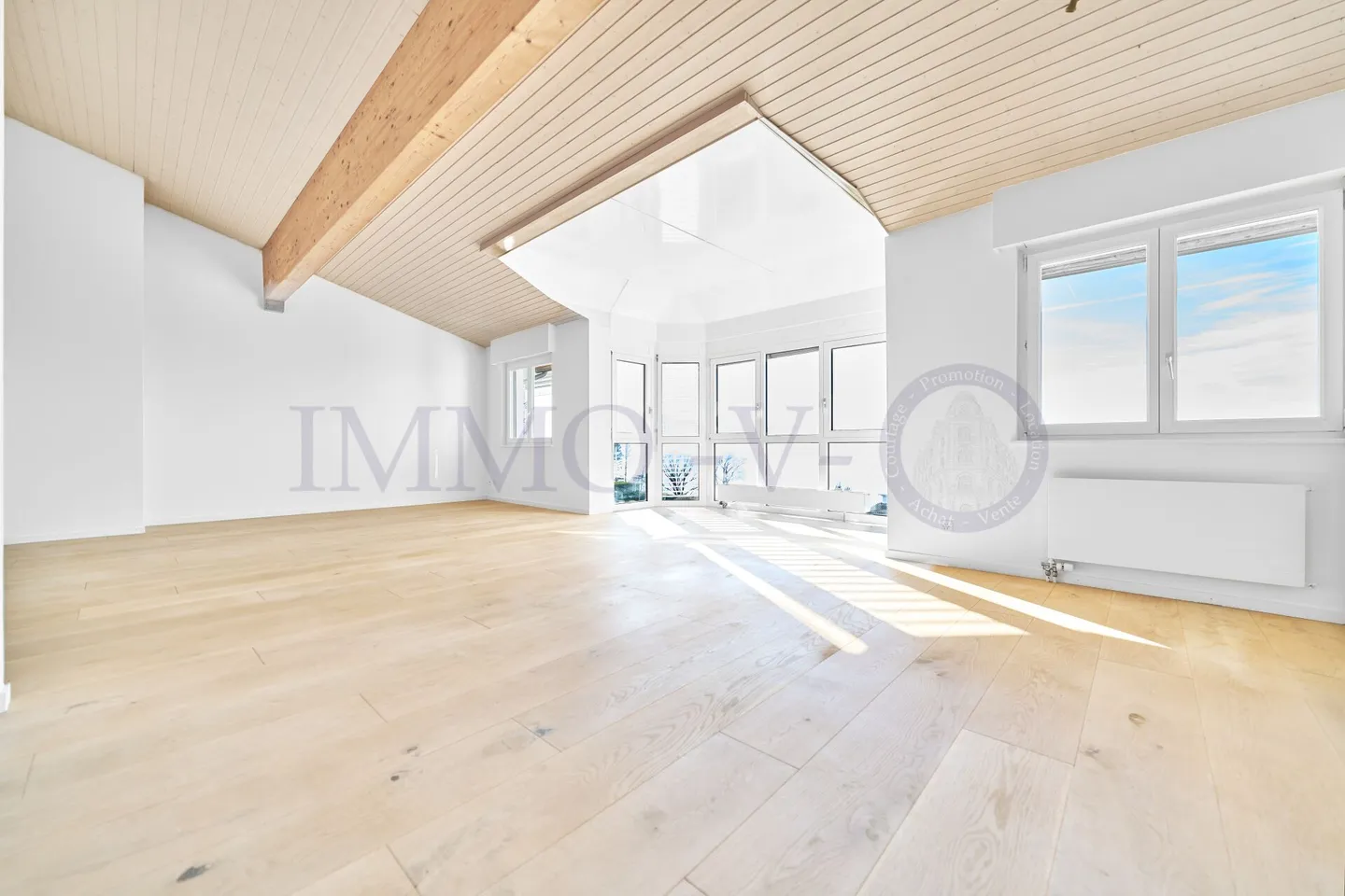 STANDARTWOHNUNG MIT SEE- UND BERGBLICK - Foto 2 von 8