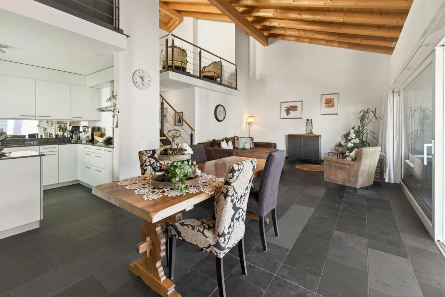 Living feeling with atmosphere and space for all phases of life - Photo 1 of 12