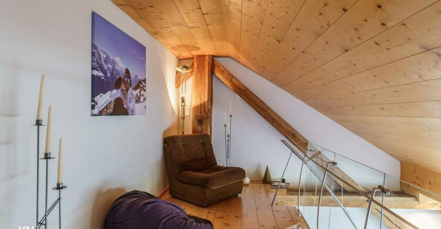 Attico attraente con galleria e finiture di alta qualità - Foto 9 di 12