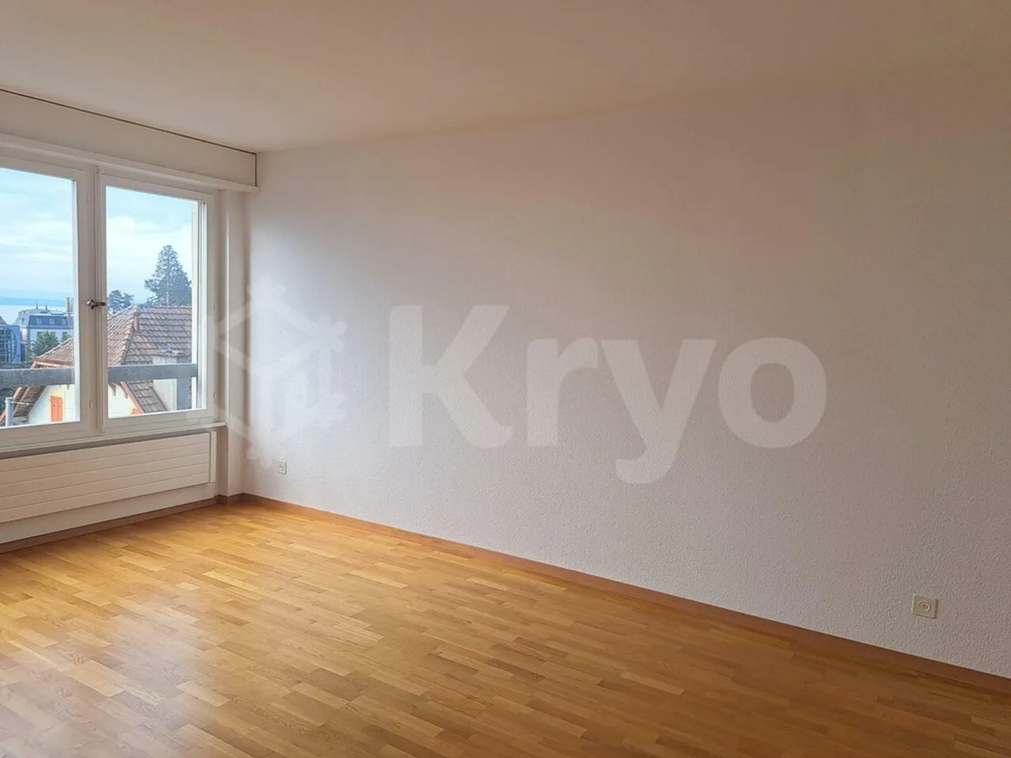Charming Apartment with Lake View - Photo 9 of 11