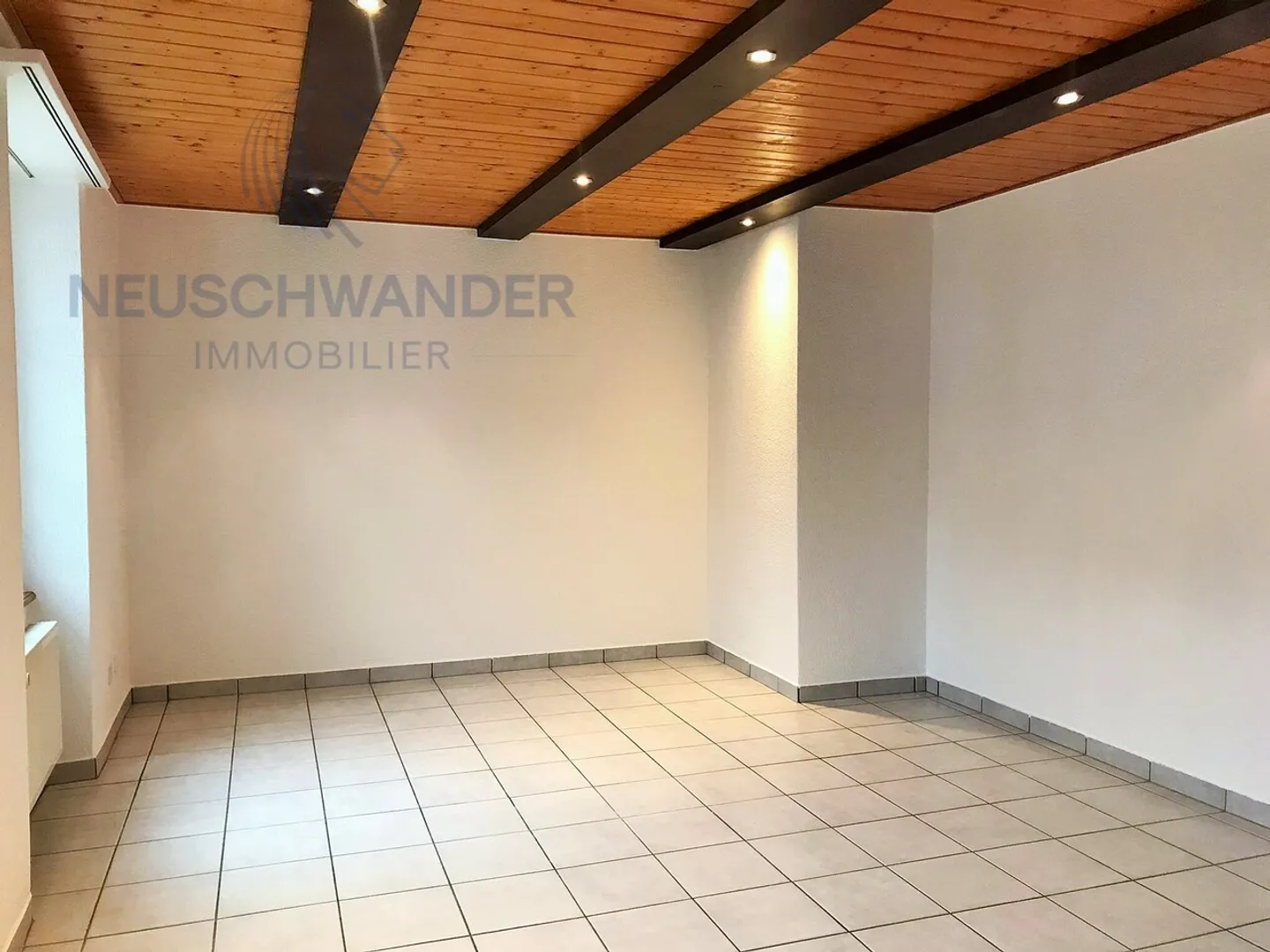 Recent kitchen close to the train station - Photo 3 of 11