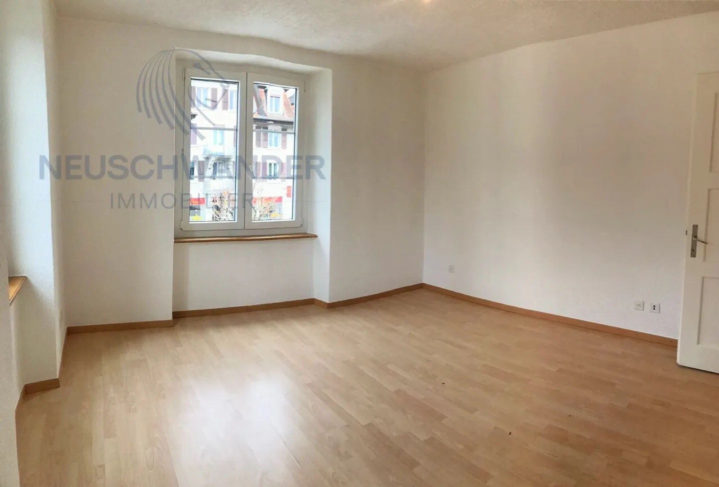 Recent kitchen close to the train station - Photo 5 of 11