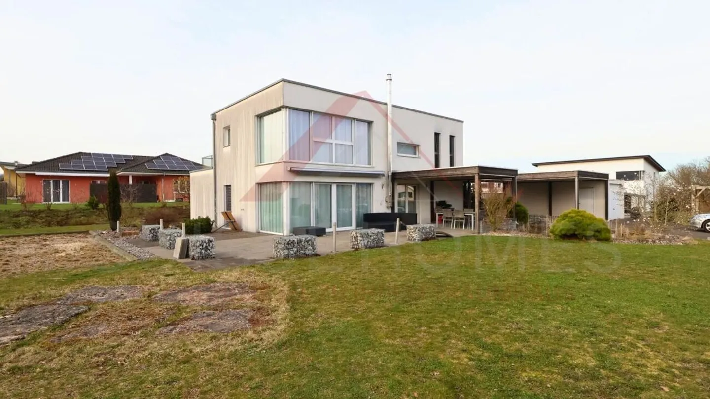 «À 3 km de Porrentruy - villa d'exception avec volumes généreux, finitions haut de gamme, terrasses, jacuzzi et jardin paysager» - Photo 25 sur 26