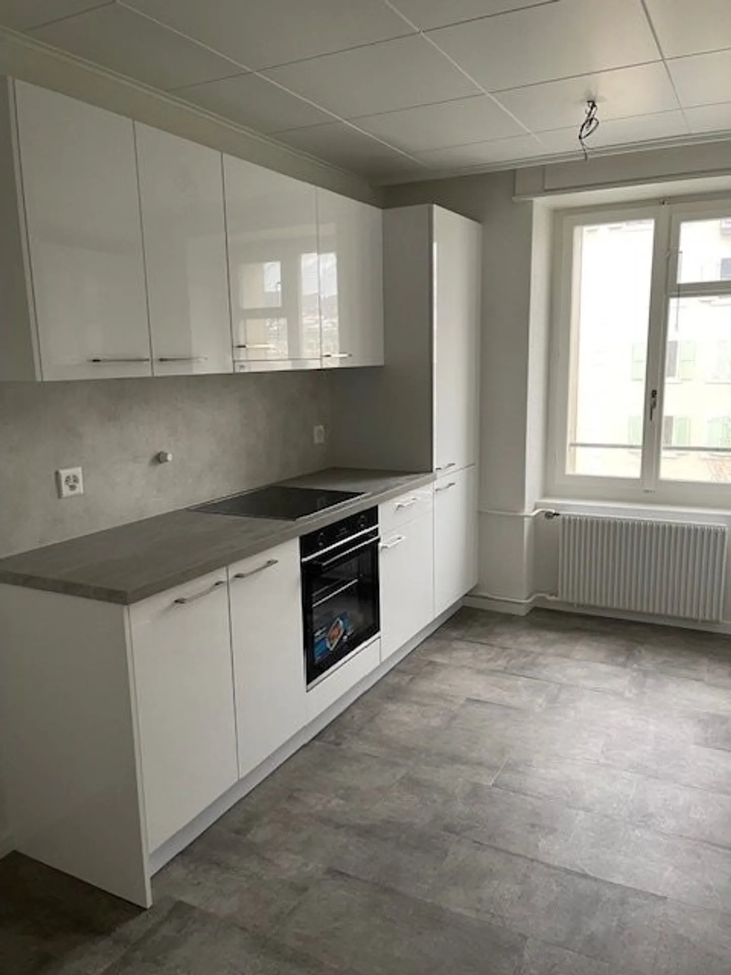 Spacious 4-room bright apartment - Photo 1 of 9