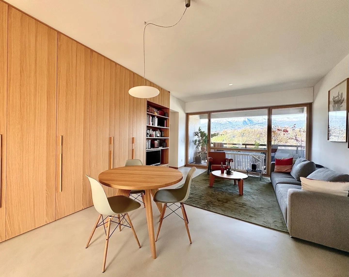 Renovated 3.5-room apartment with a wide panoramic view... - Photo 1 of 13